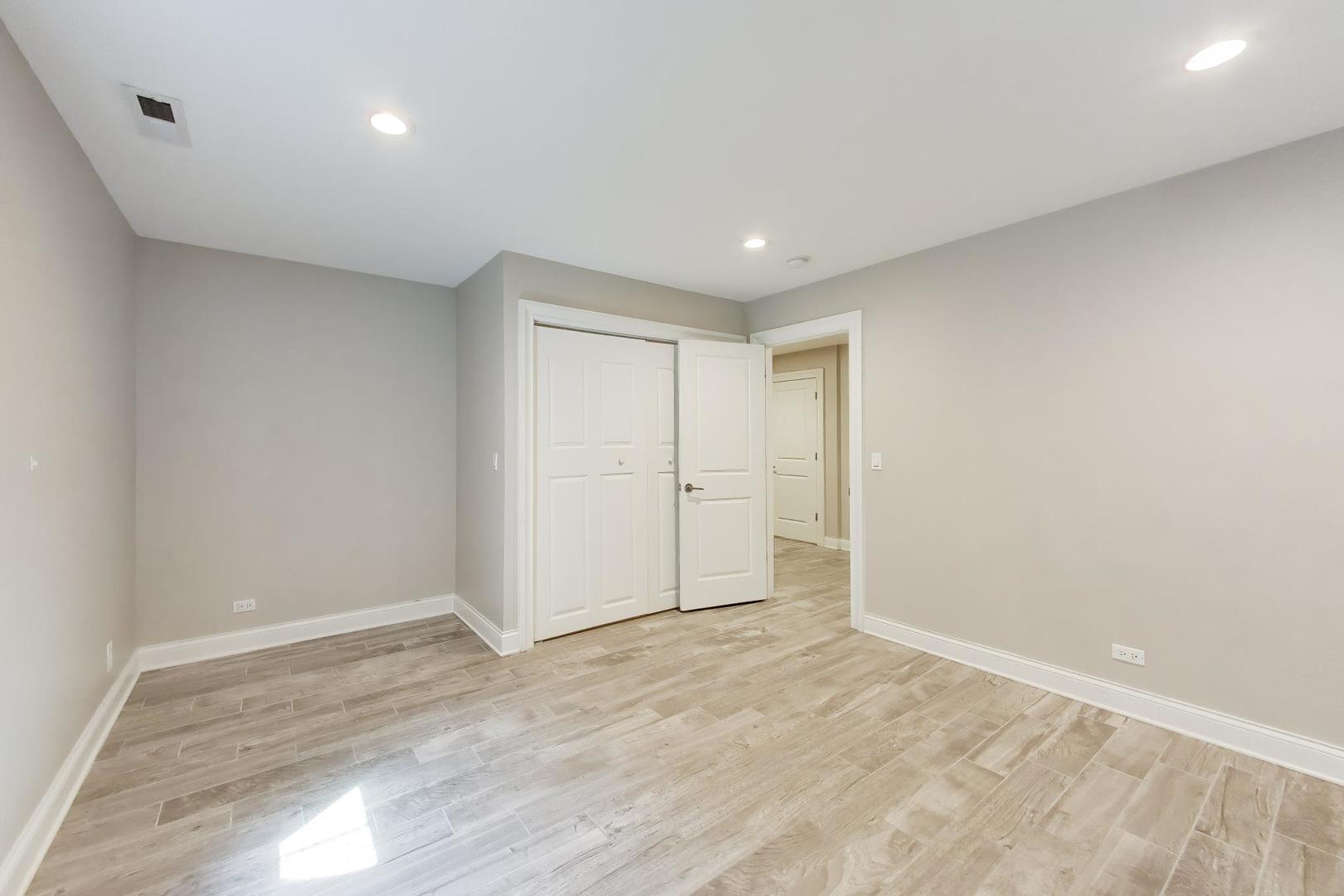 2444 N De Cook Court