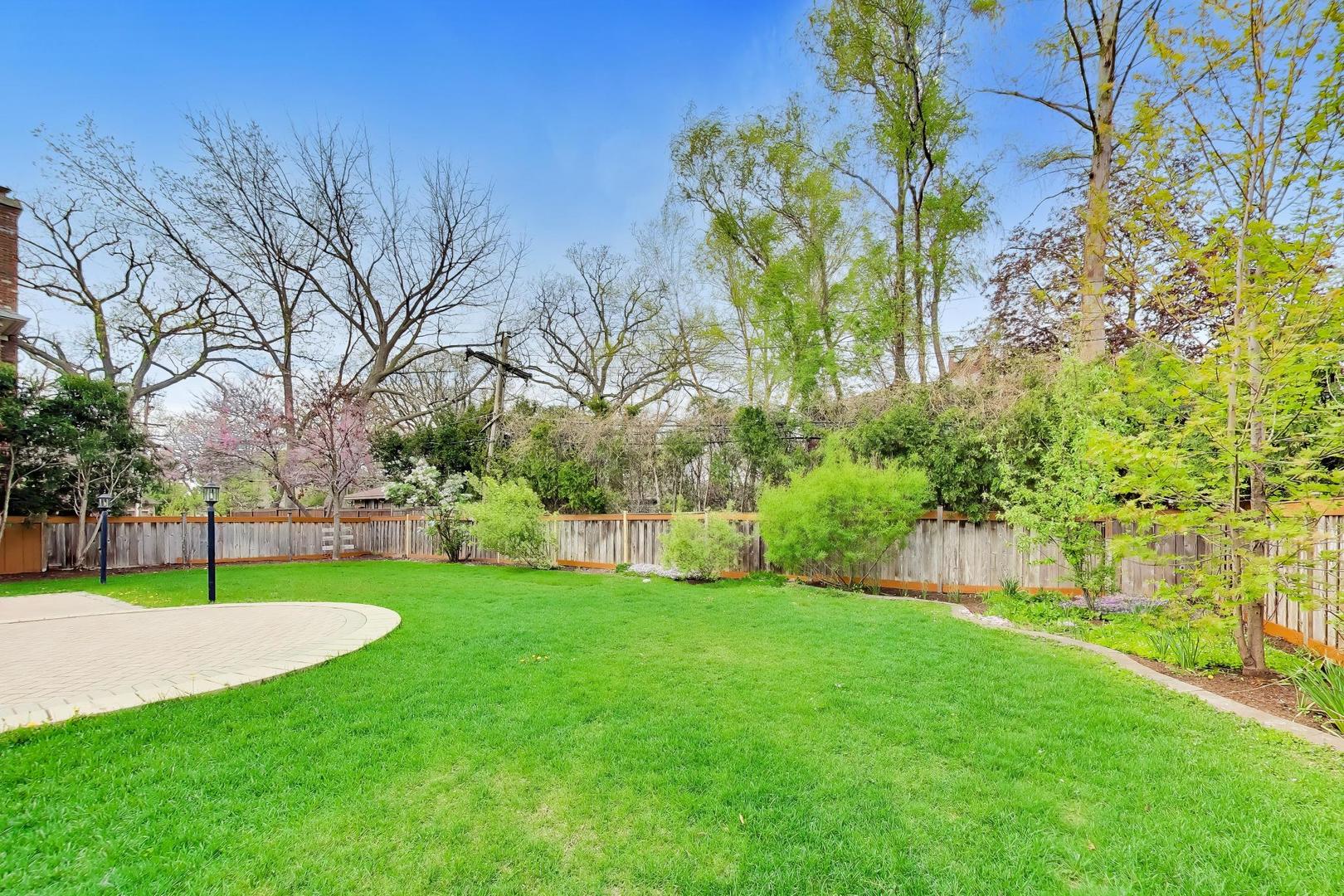 2444 N De Cook Court