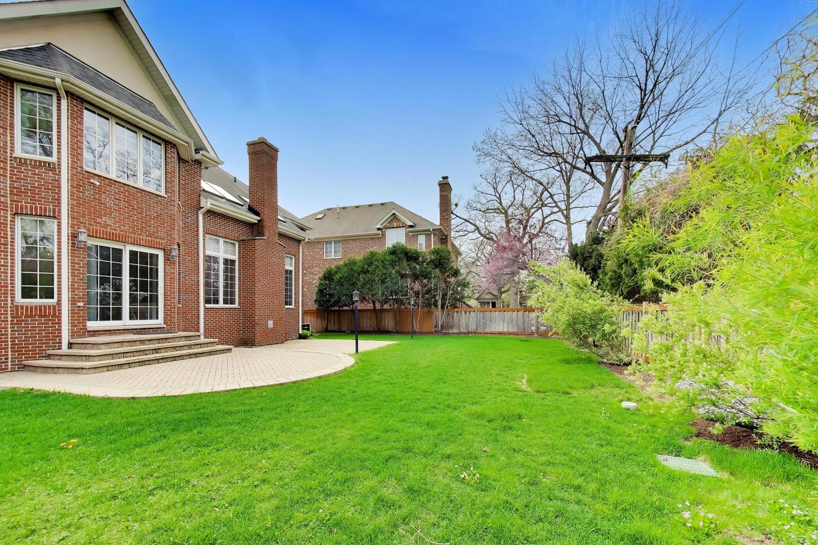 2444 N De Cook Court