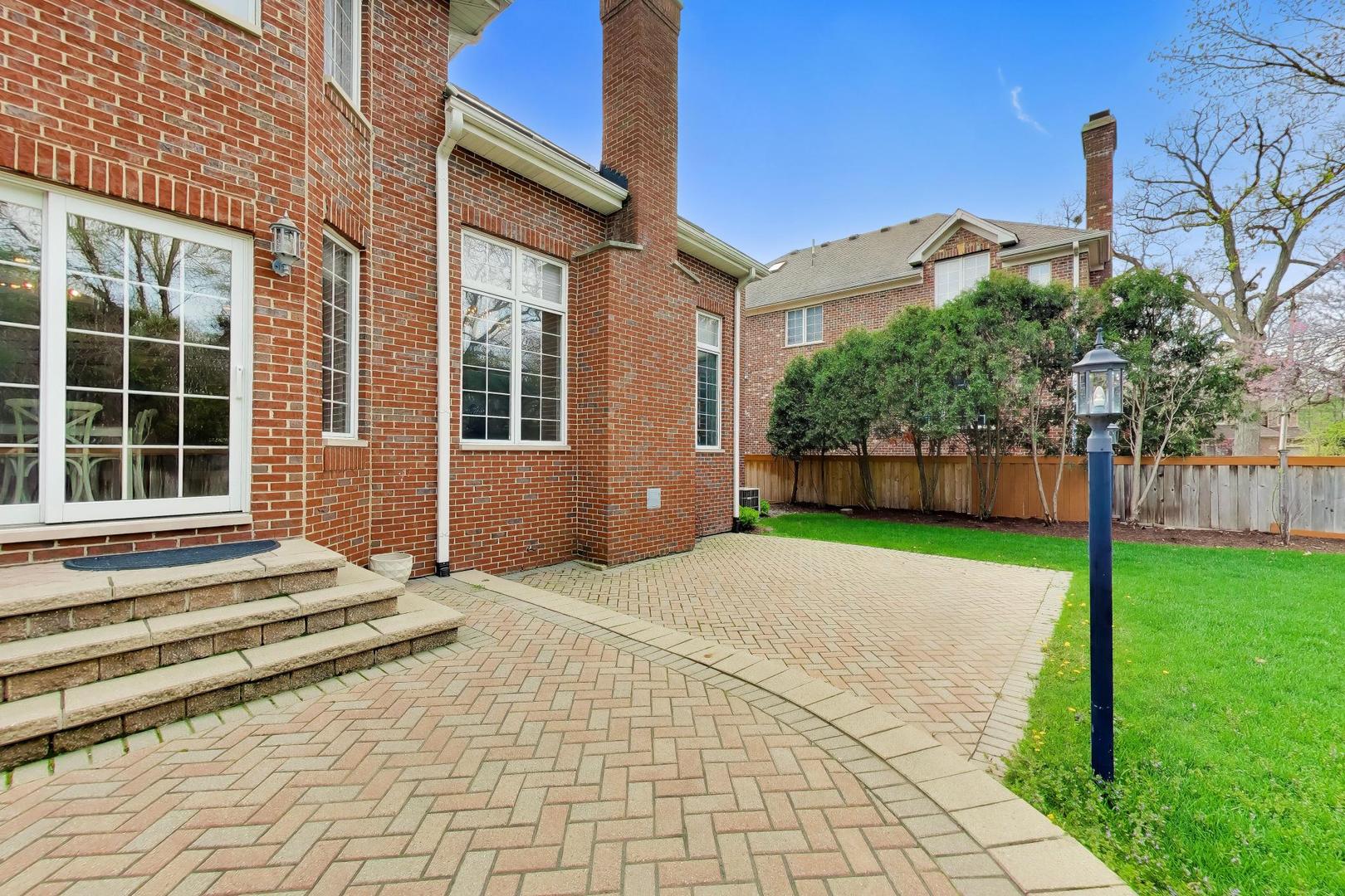 2444 N De Cook Court