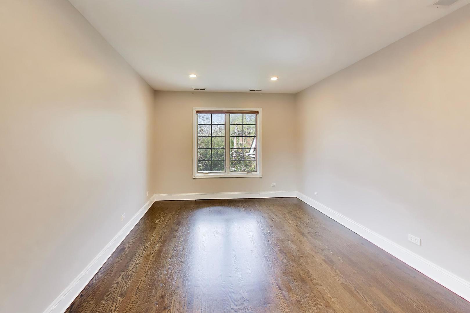 2444 N De Cook Court