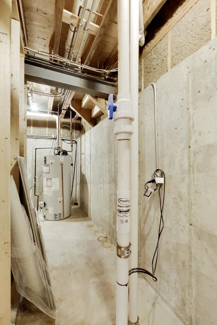 2444 N De Cook Court