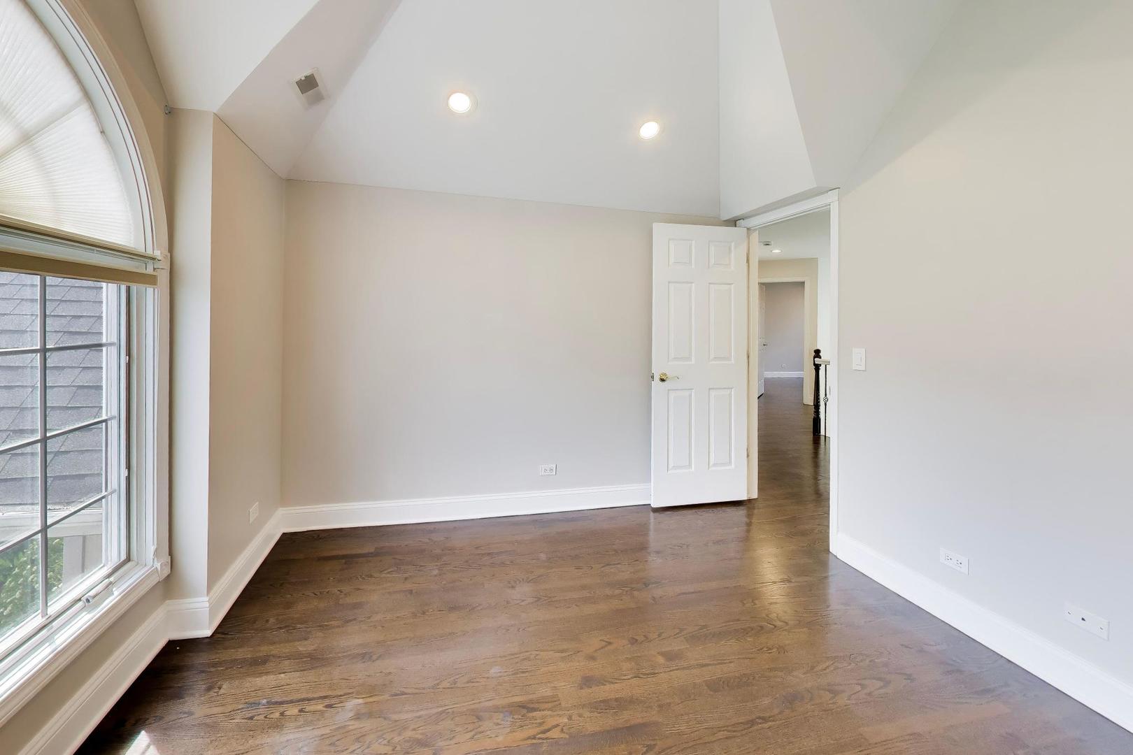 2444 N De Cook Court