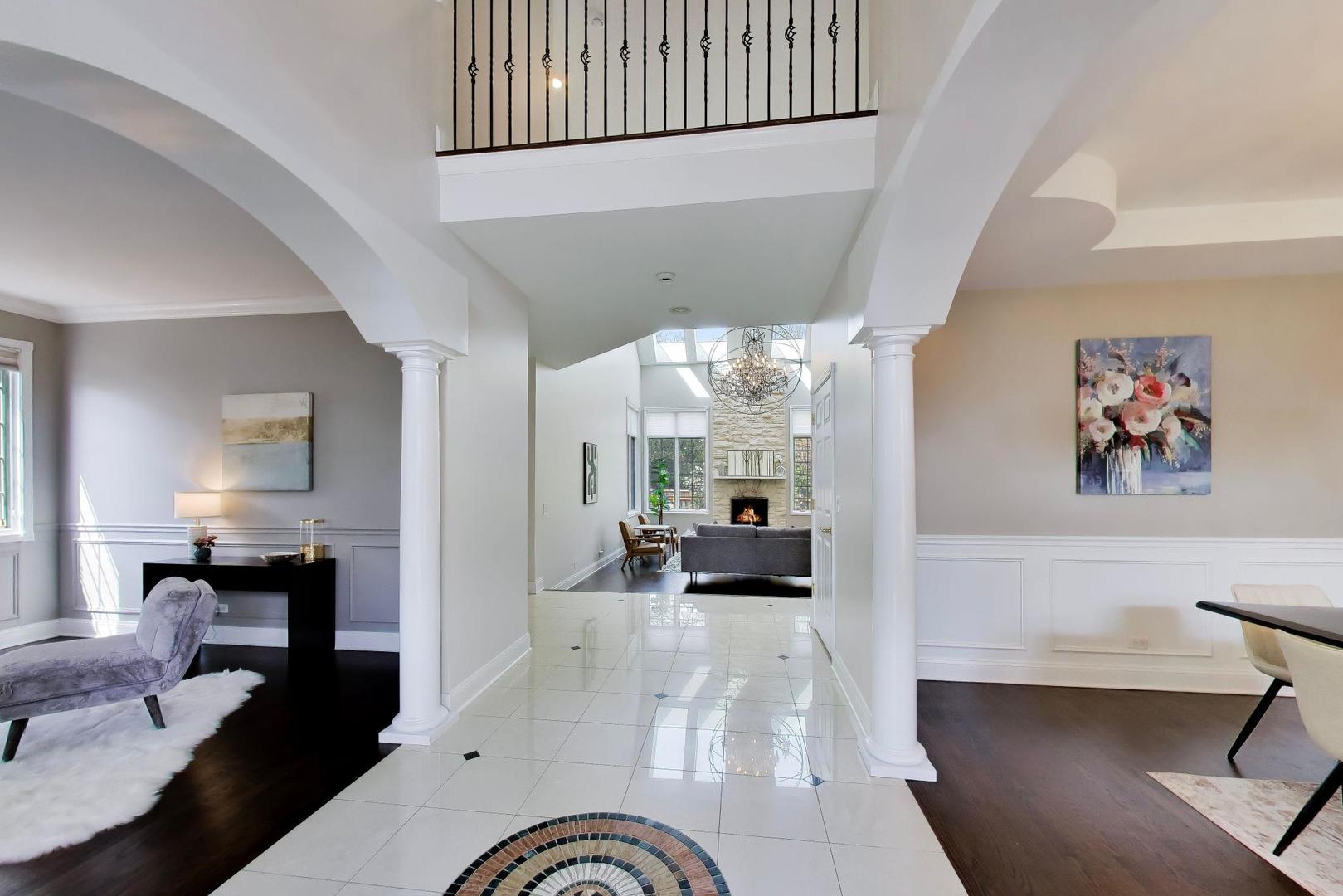 2444 N De Cook Court