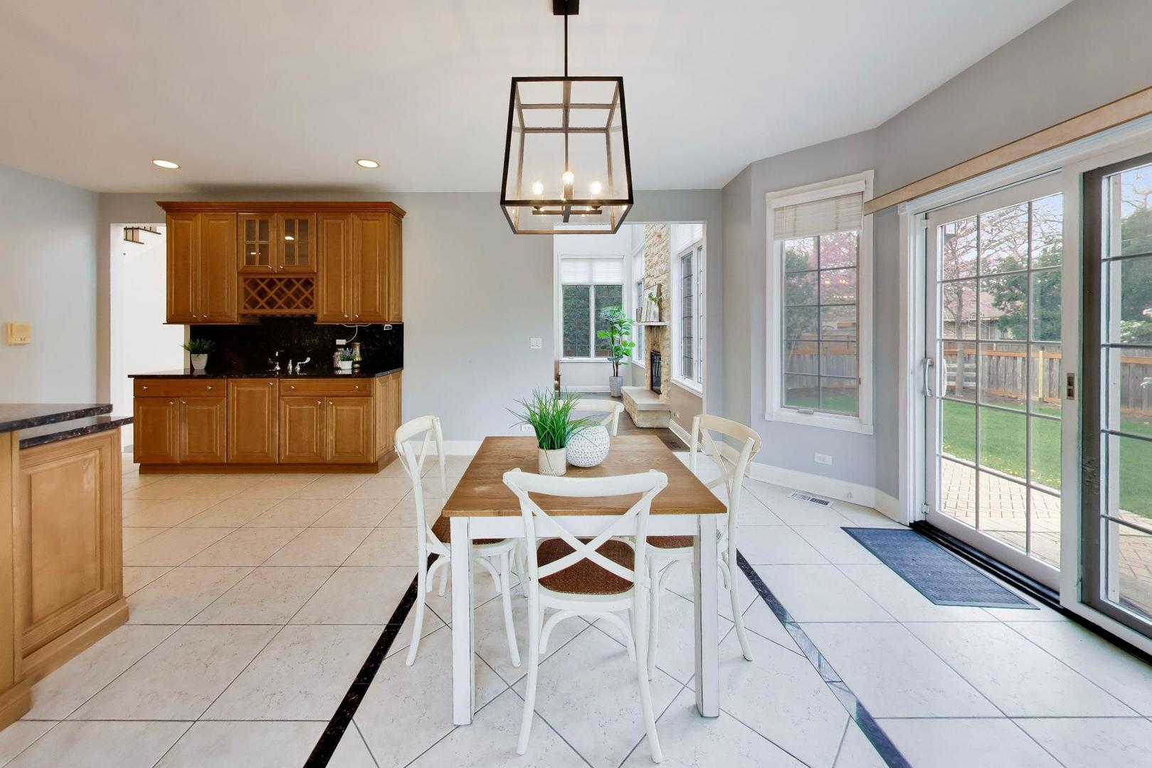 2444 N De Cook Court