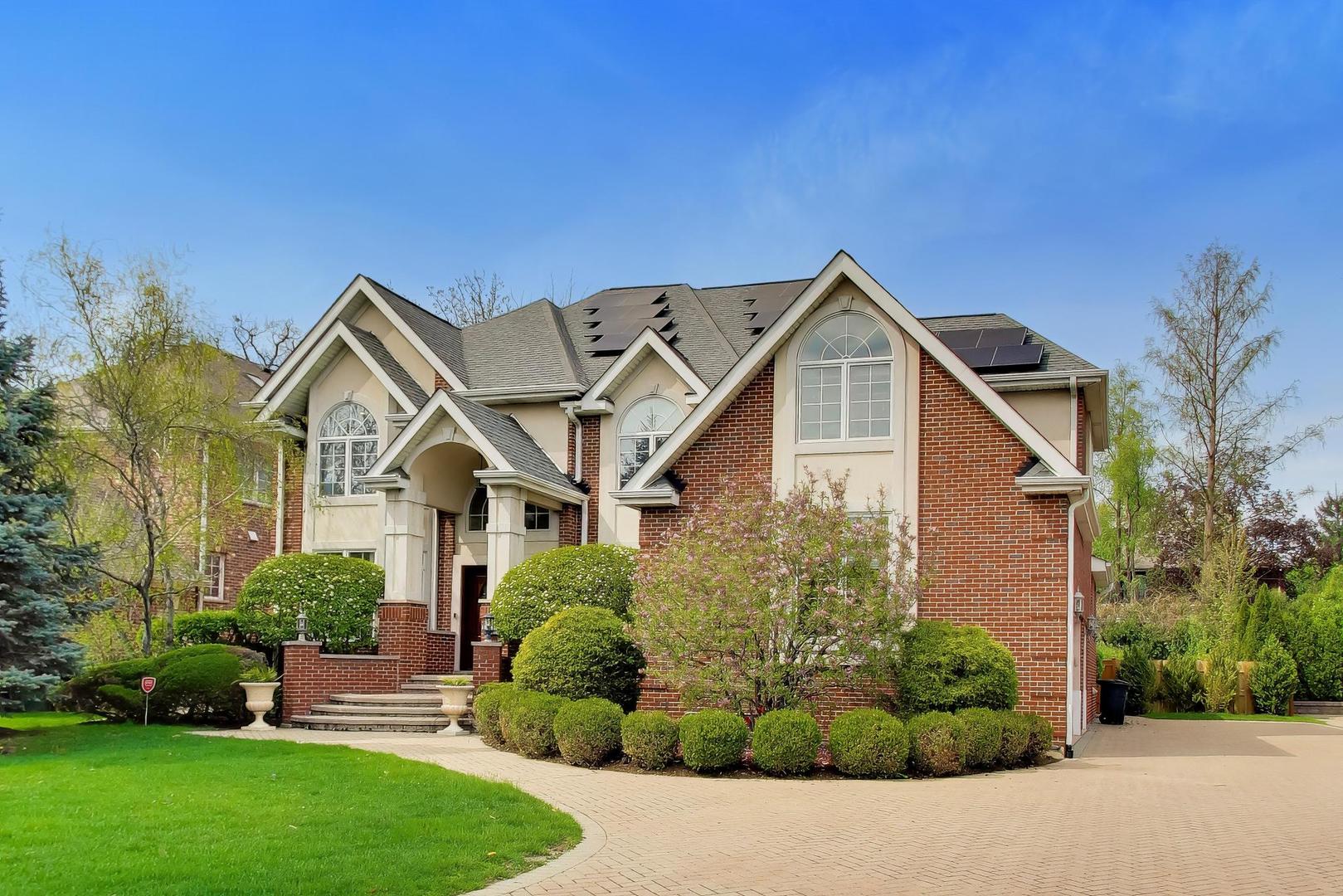 2444 N De Cook Court