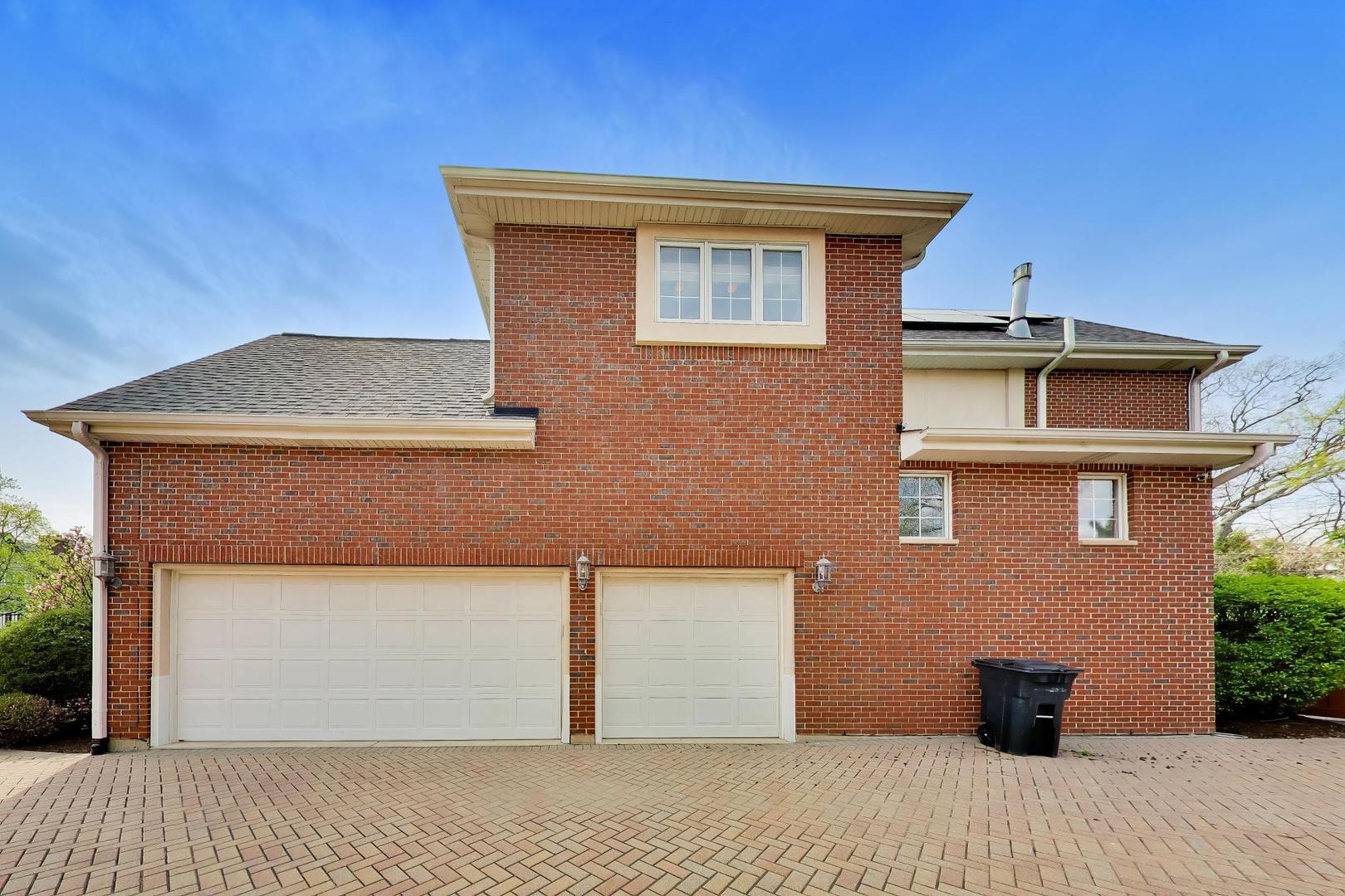 2444 N De Cook Court