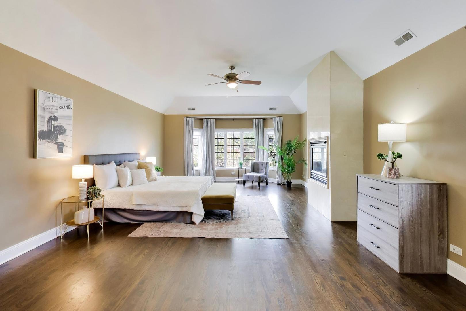 2444 N De Cook Court