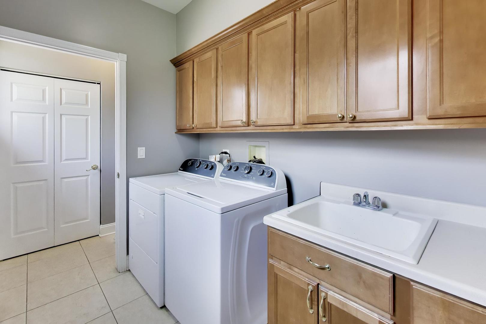 2444 N De Cook Court