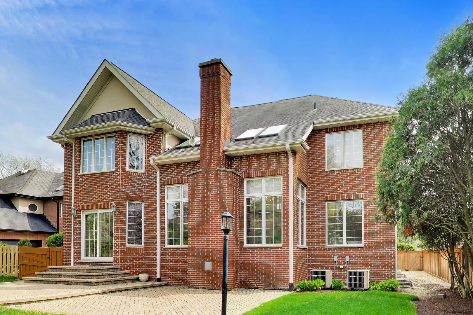 2444 N De Cook Court