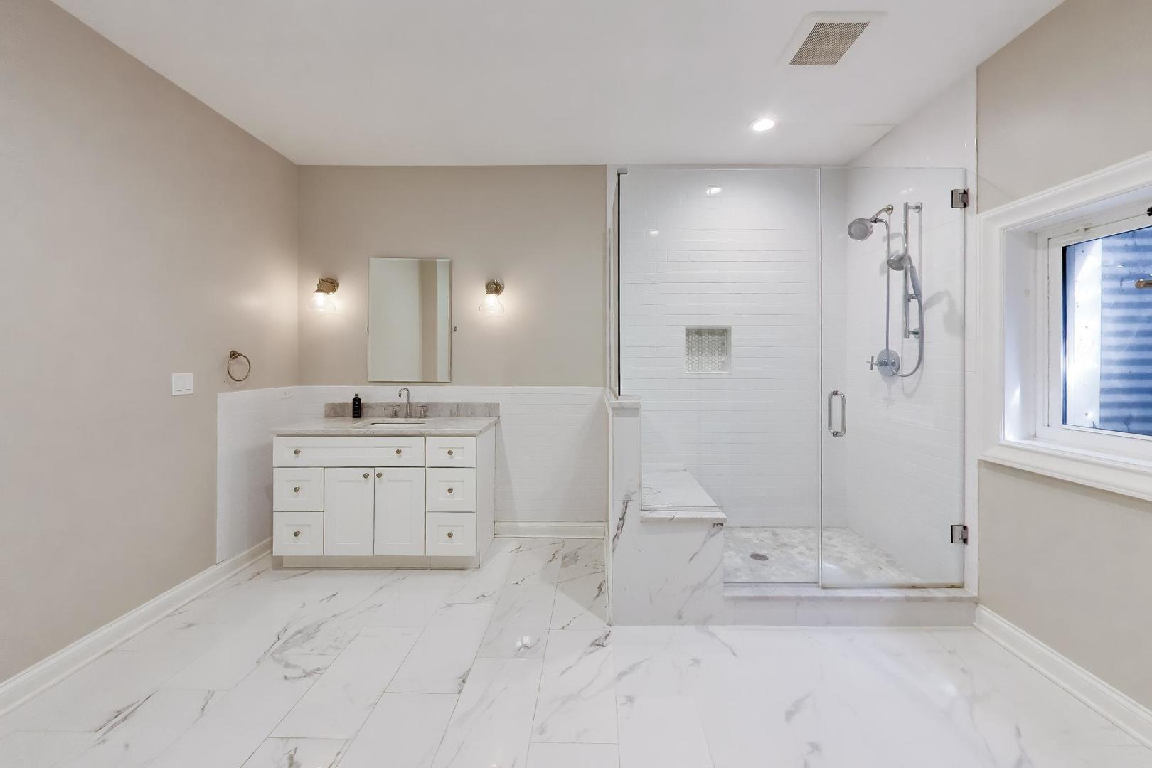 2444 N De Cook Court