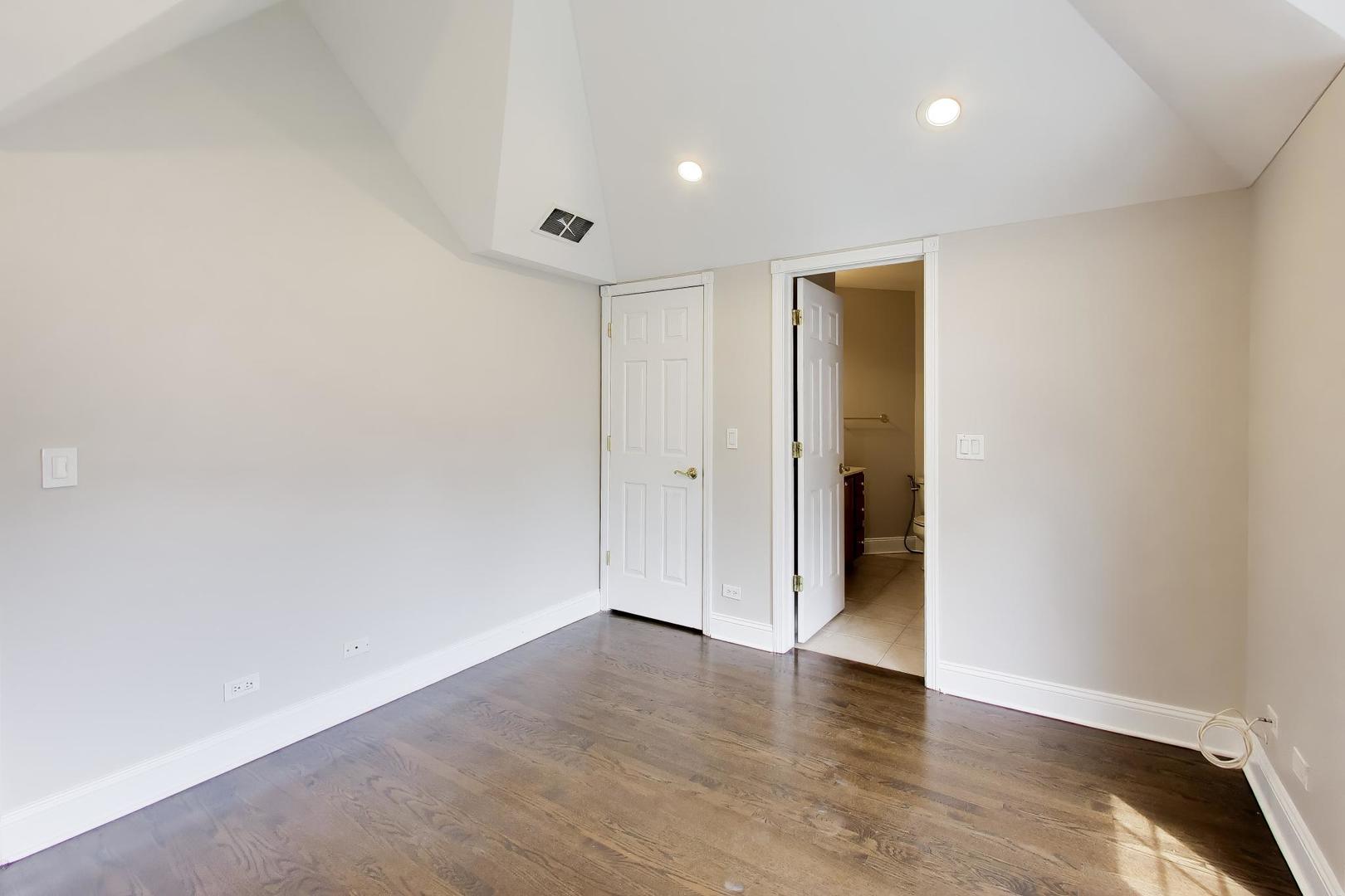 2444 N De Cook Court