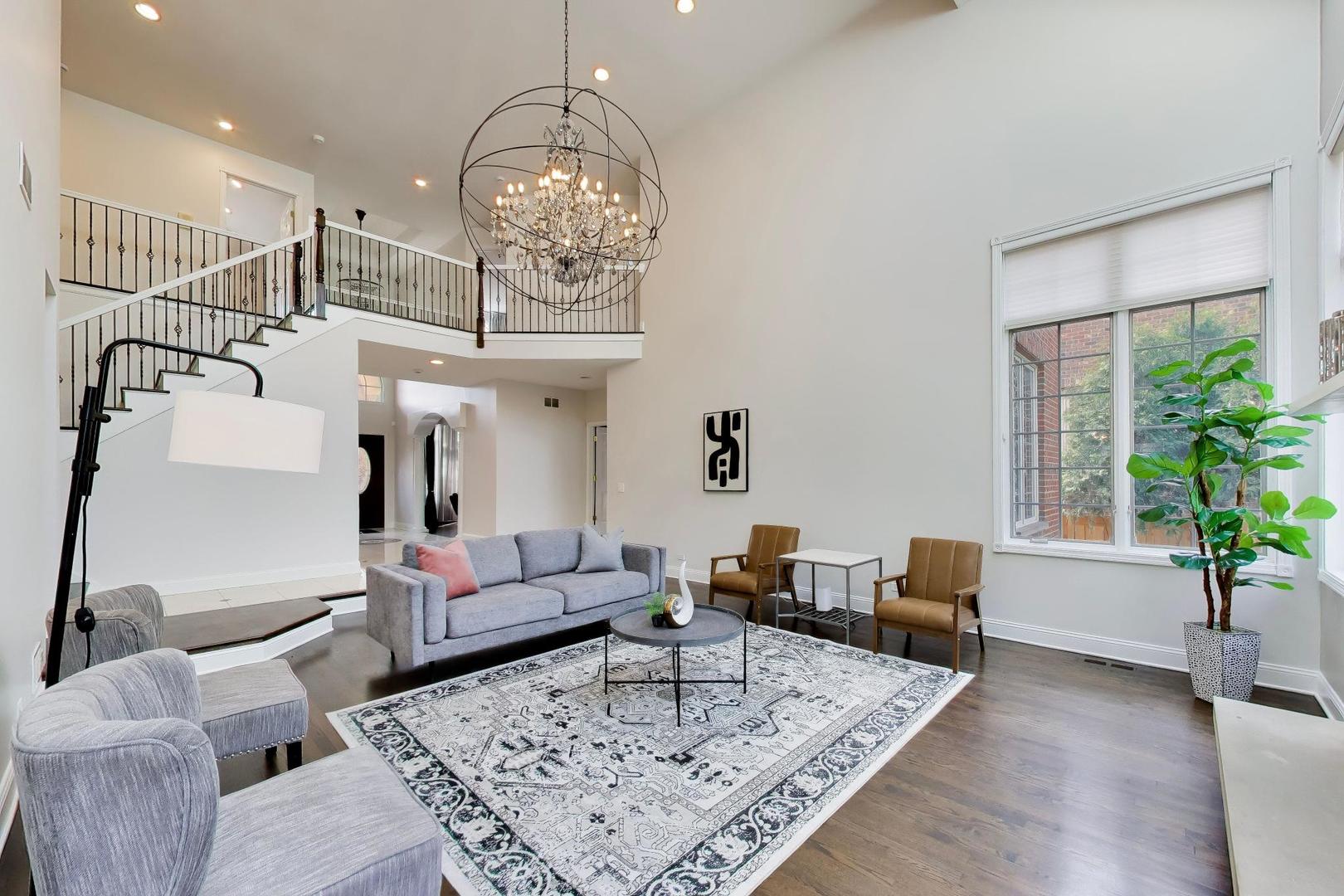 2444 N De Cook Court