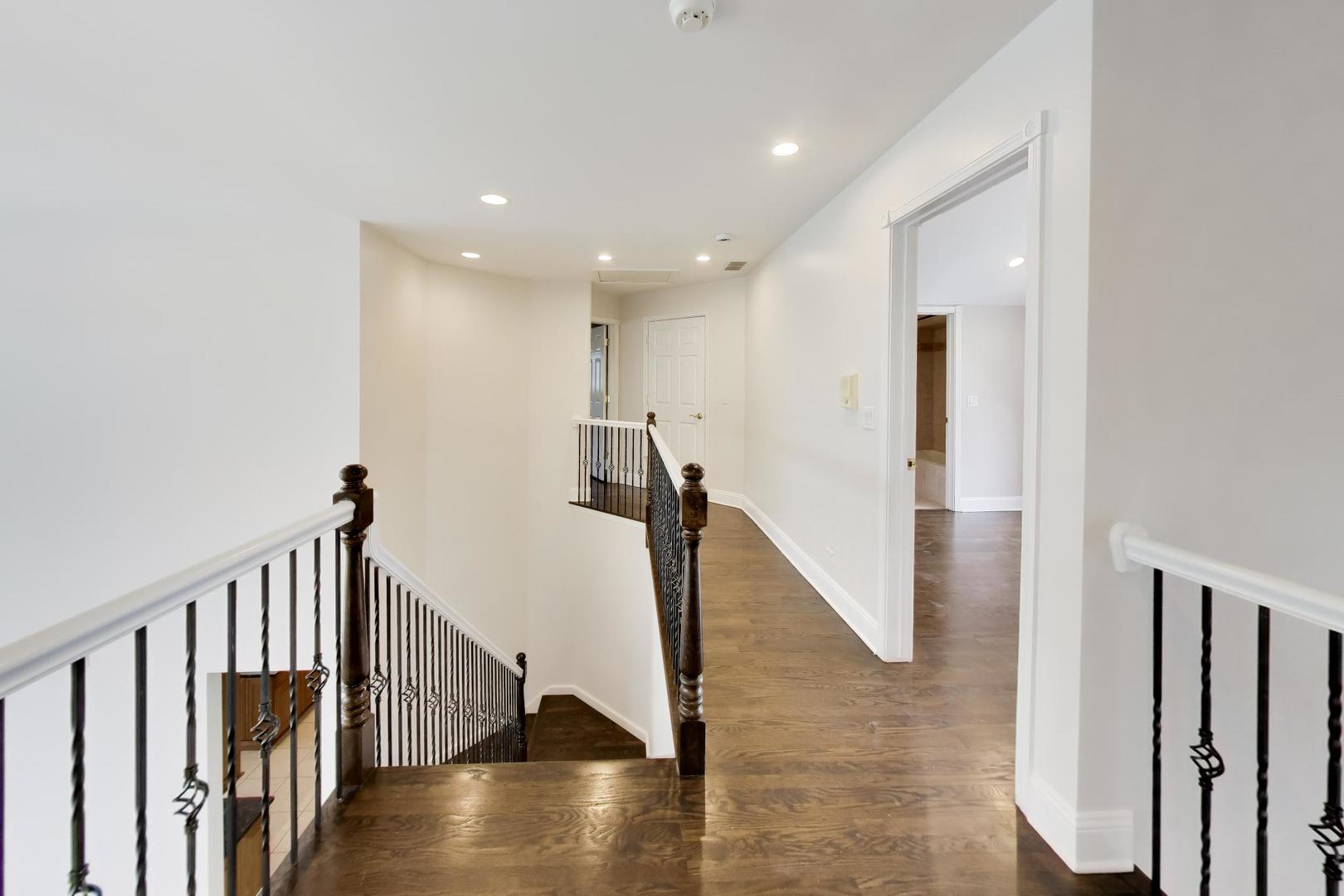 2444 N De Cook Court