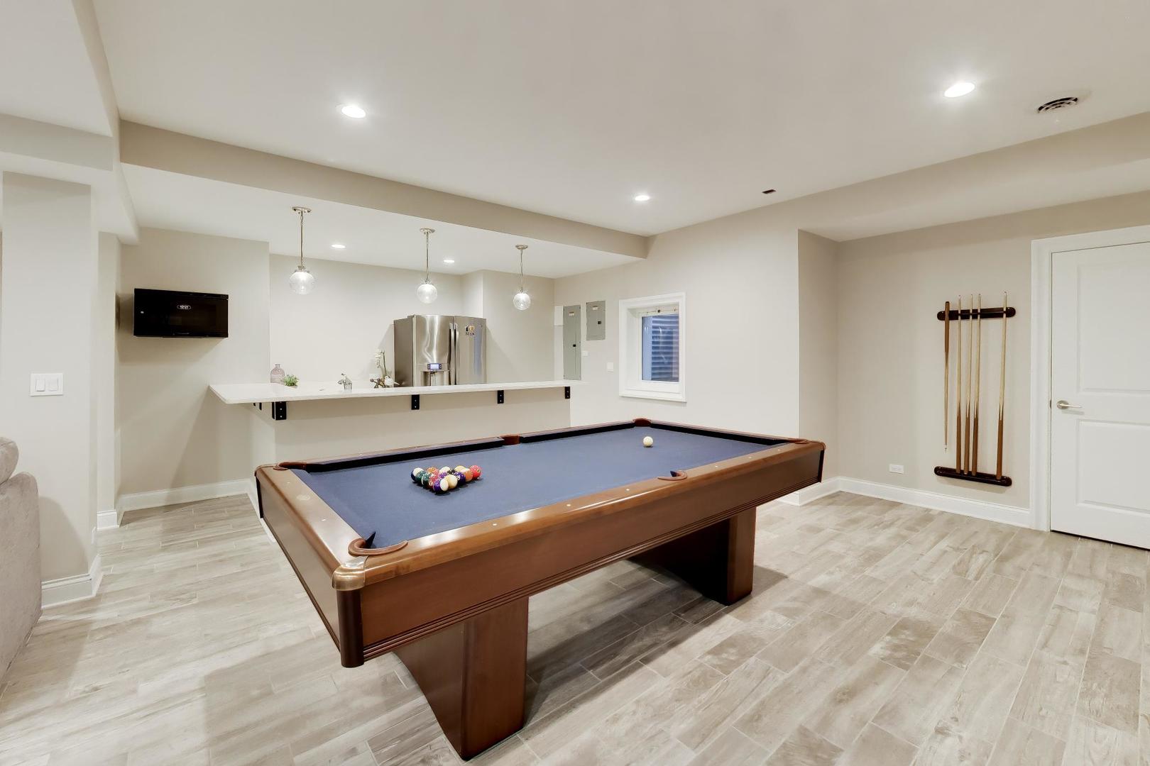 2444 N De Cook Court