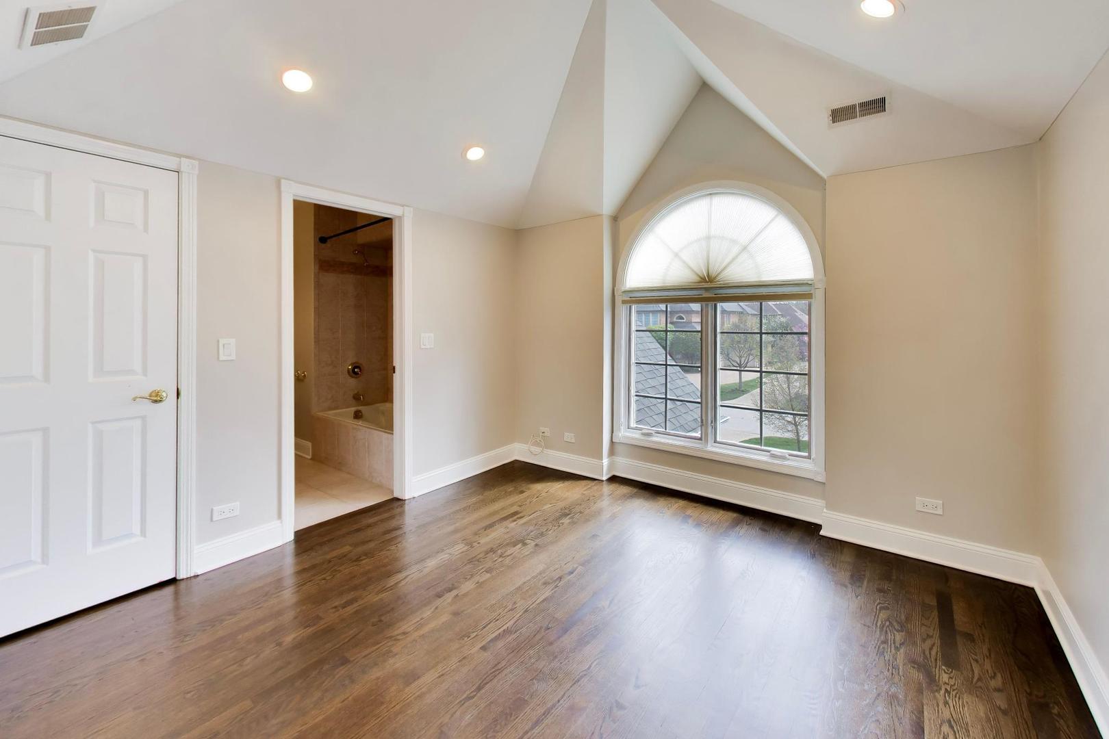 2444 N De Cook Court