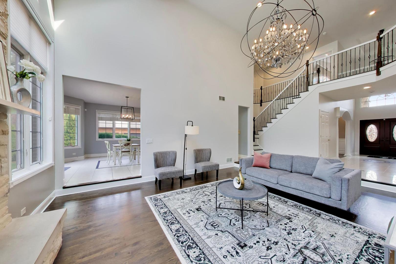 2444 N De Cook Court