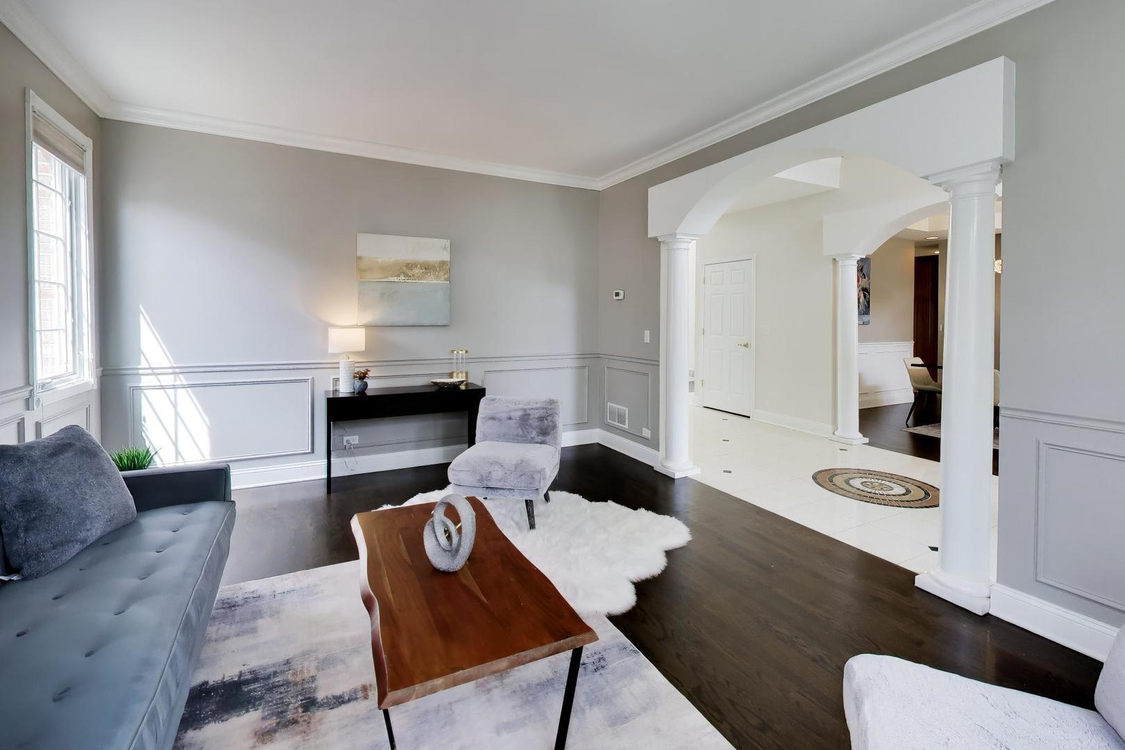 2444 N De Cook Court