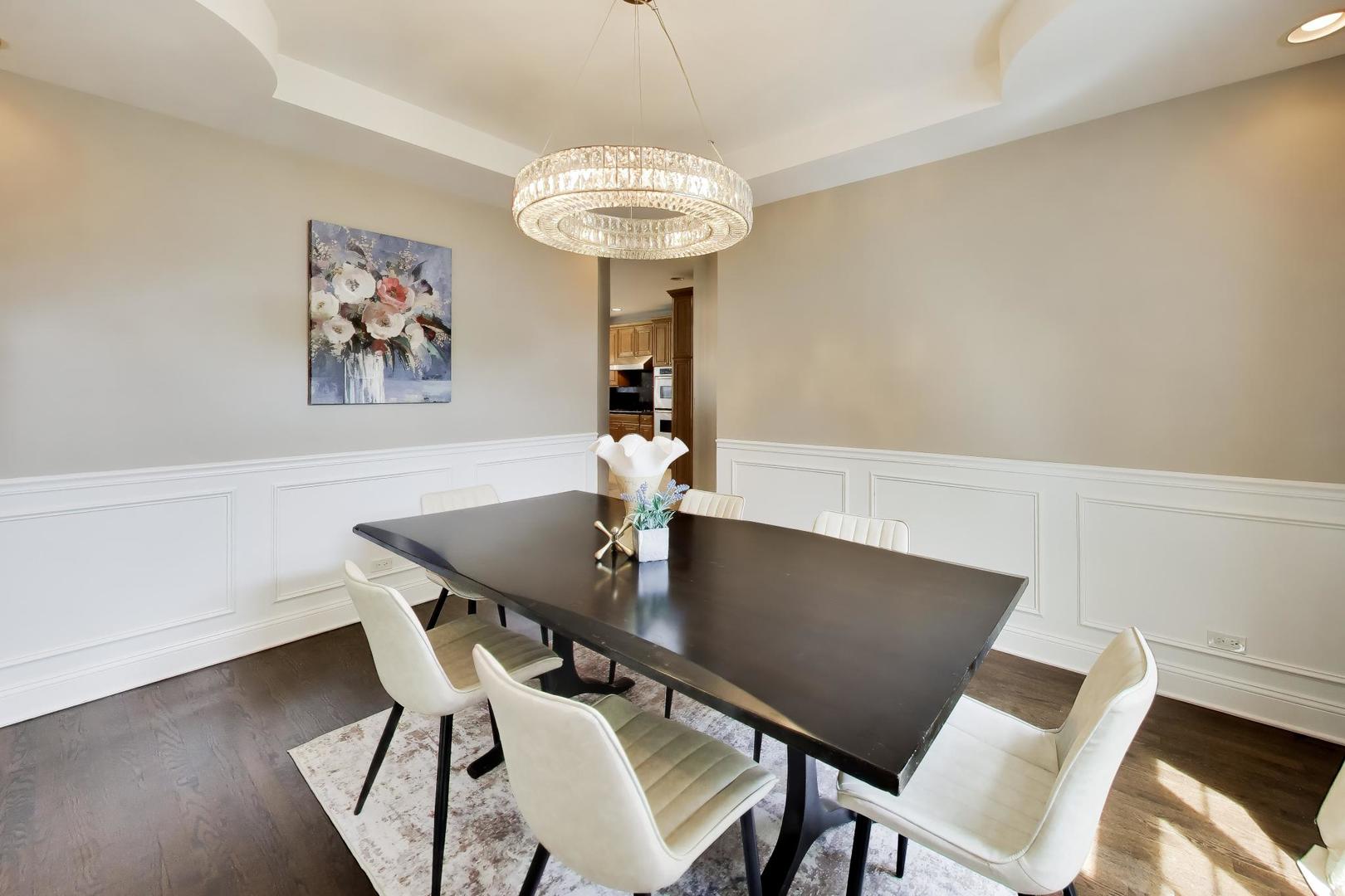 2444 N De Cook Court