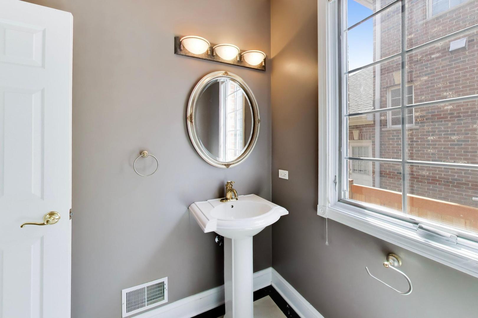 2444 N De Cook Court