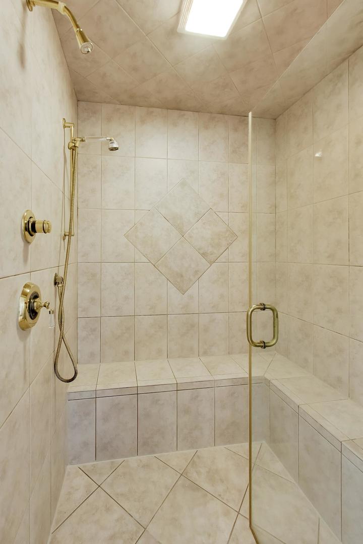 2444 N De Cook Court