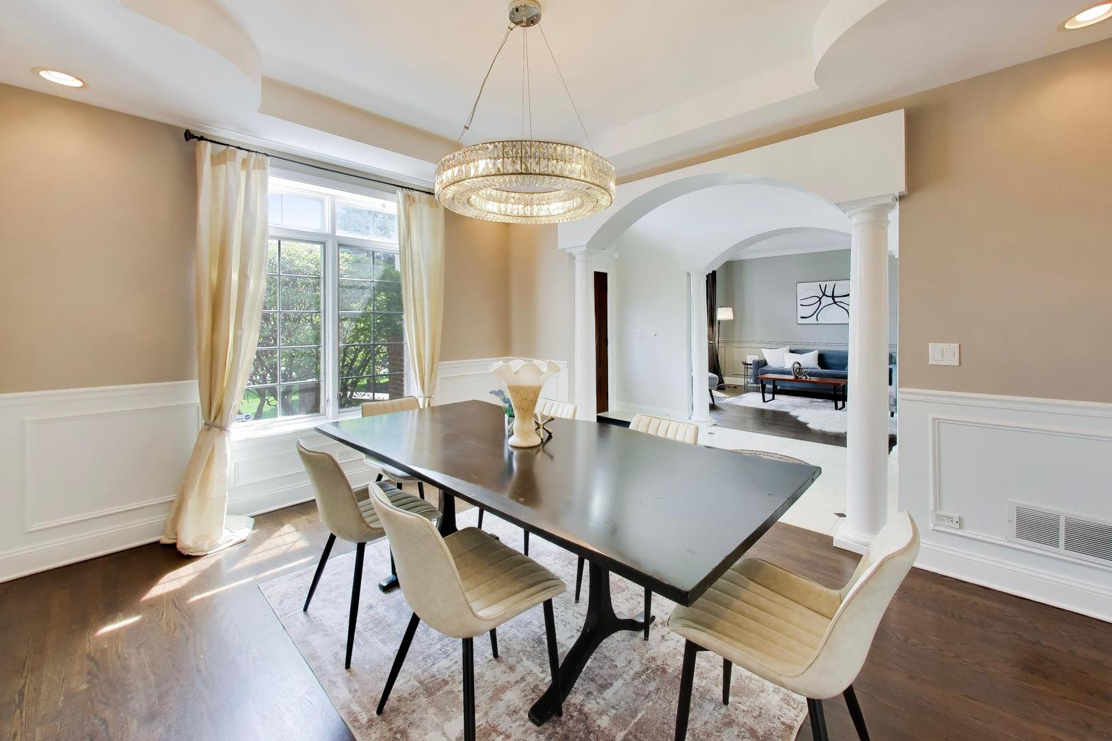 2444 N De Cook Court