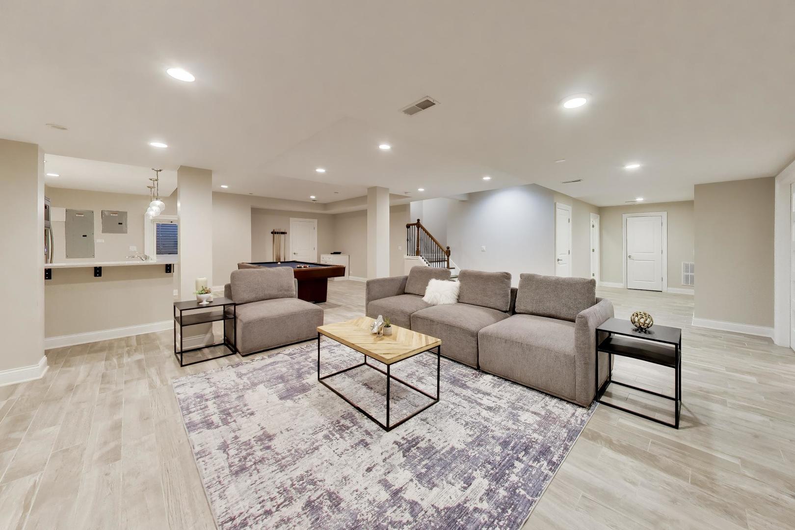 2444 N De Cook Court