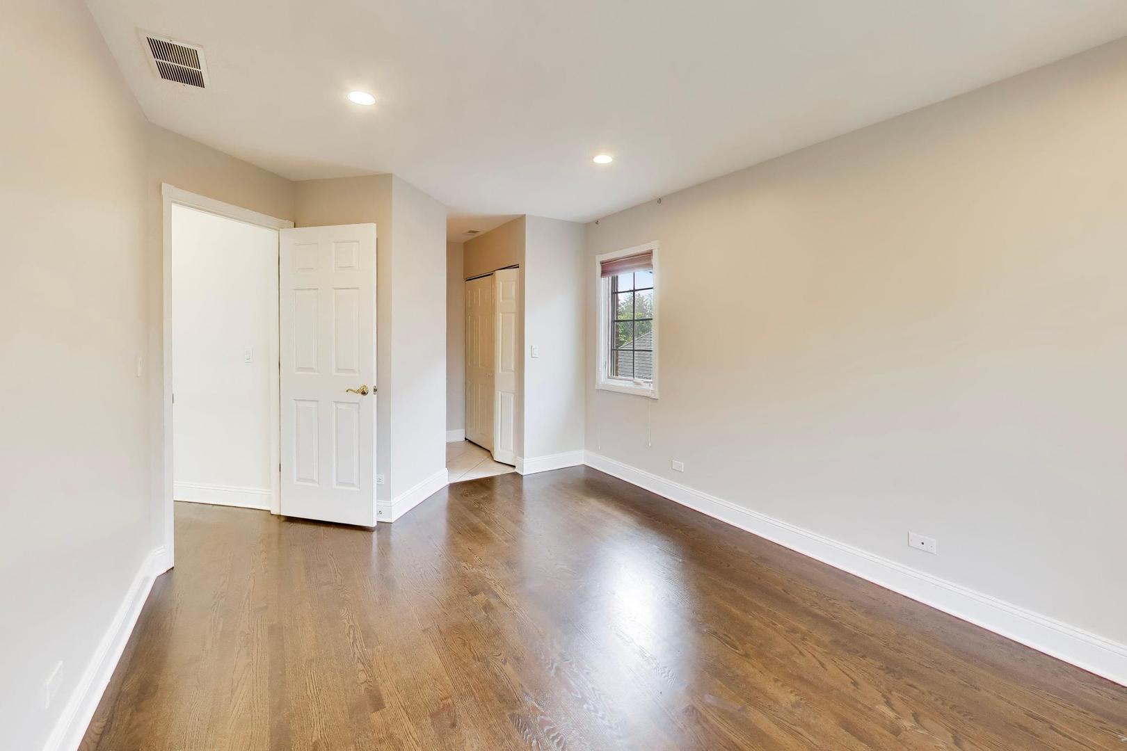 2444 N De Cook Court