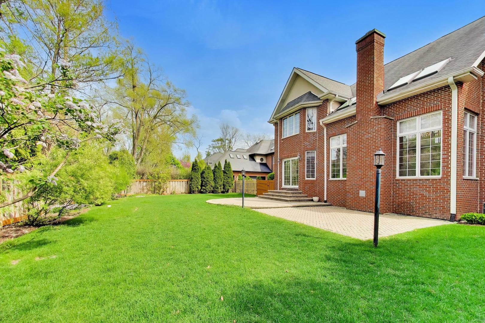 2444 N De Cook Court