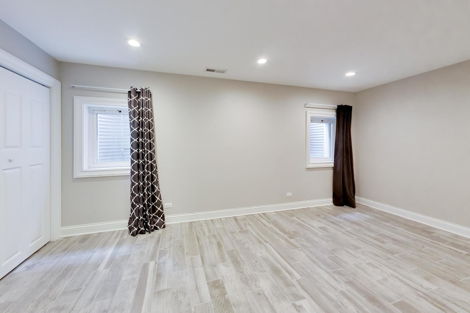 2444 N De Cook Court