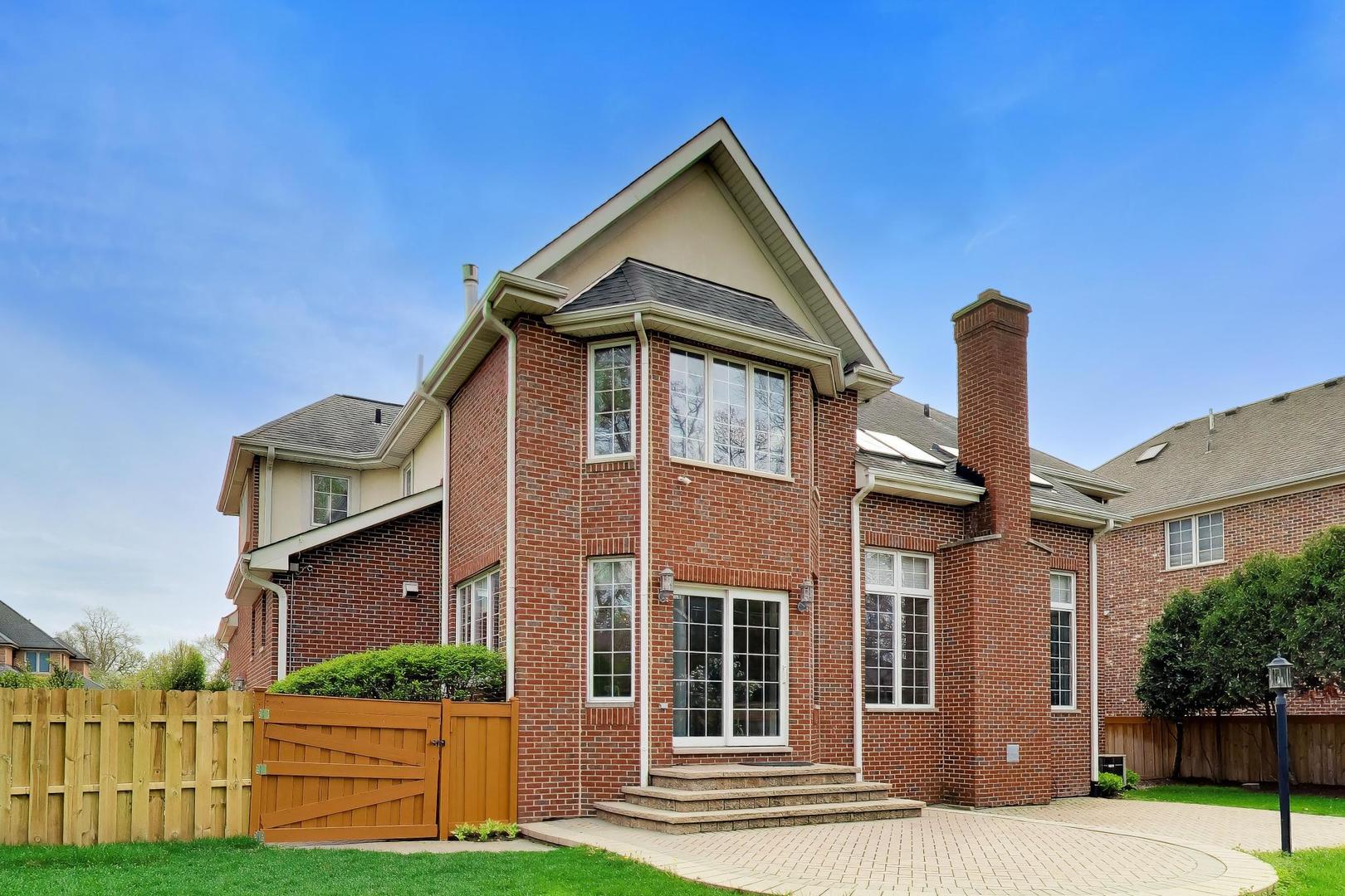 2444 N De Cook Court