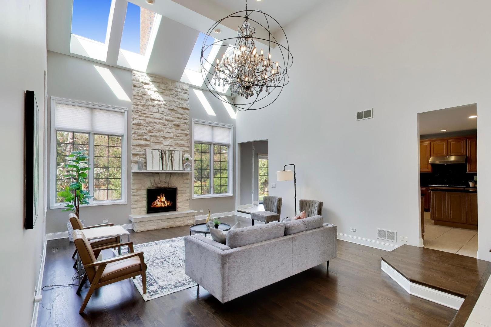 2444 N De Cook Court