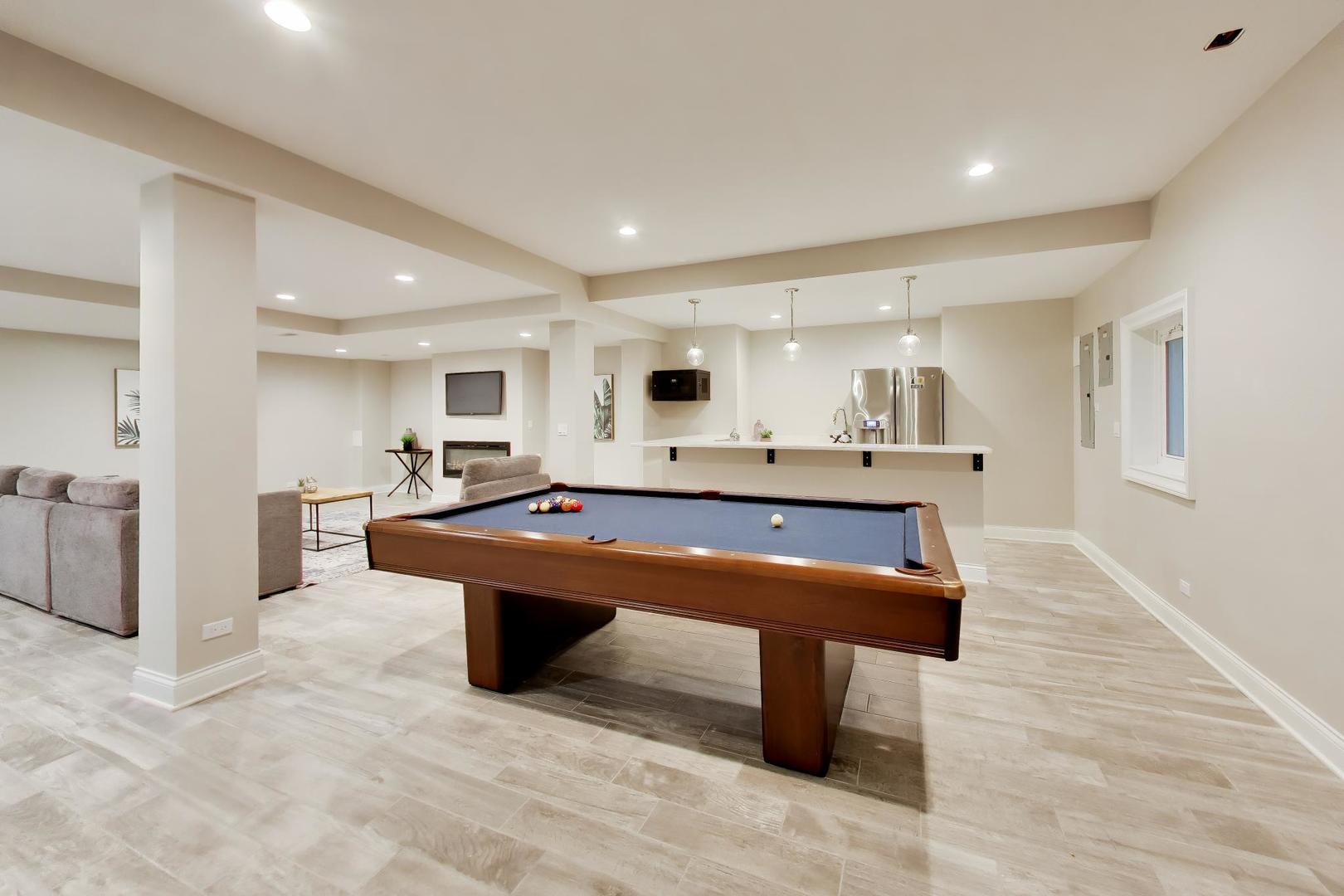 2444 N De Cook Court