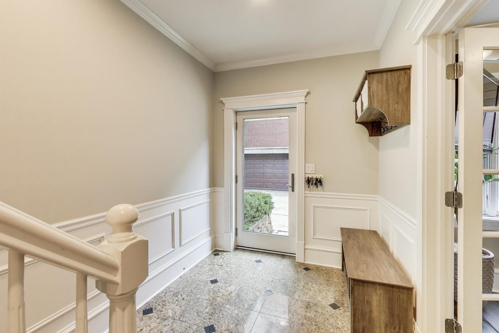 1910 W Addison Street Unit: F