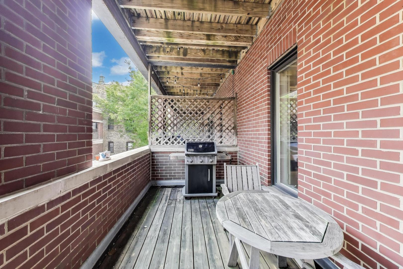 1910 W Addison Street Unit: F