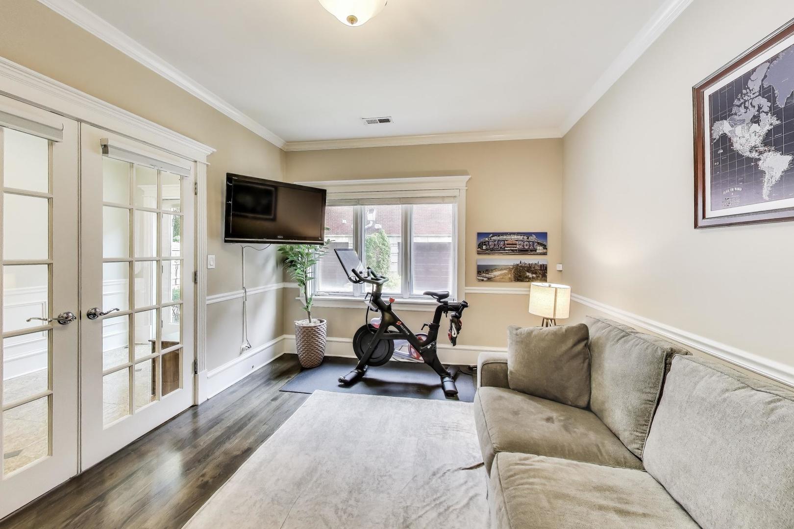1910 W Addison Street Unit: F
