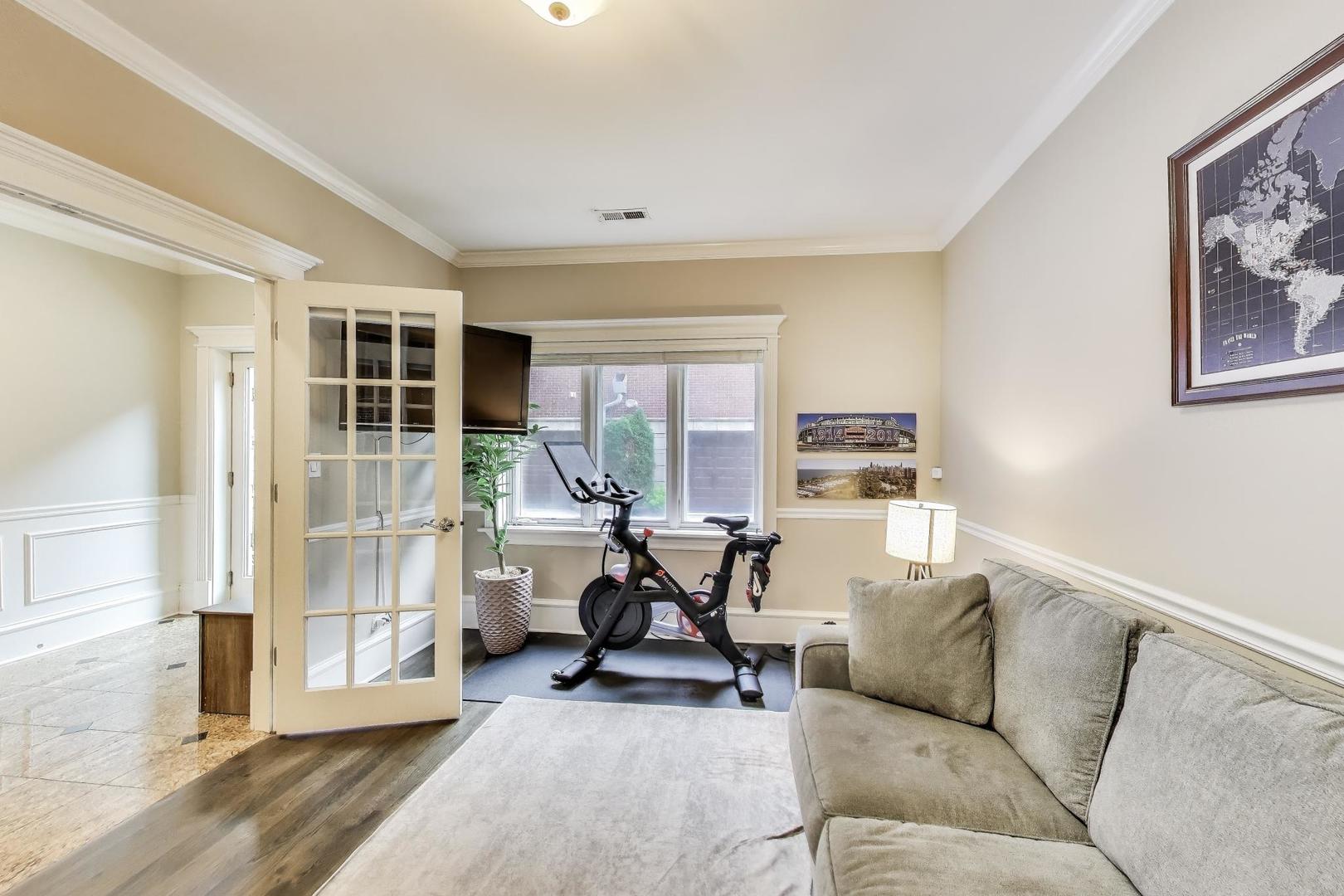 1910 W Addison Street Unit: F