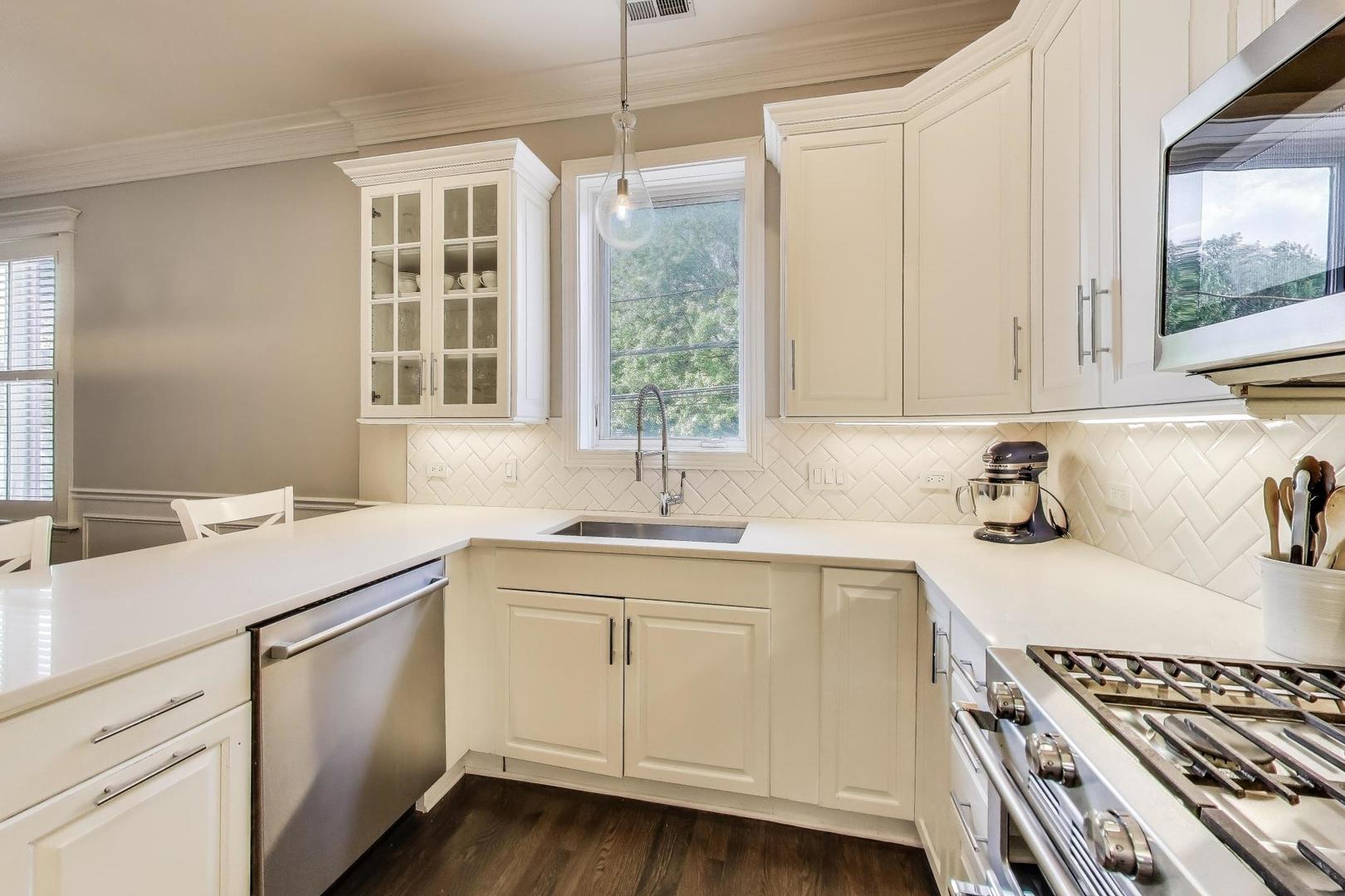 1910 W Addison Street Unit: F