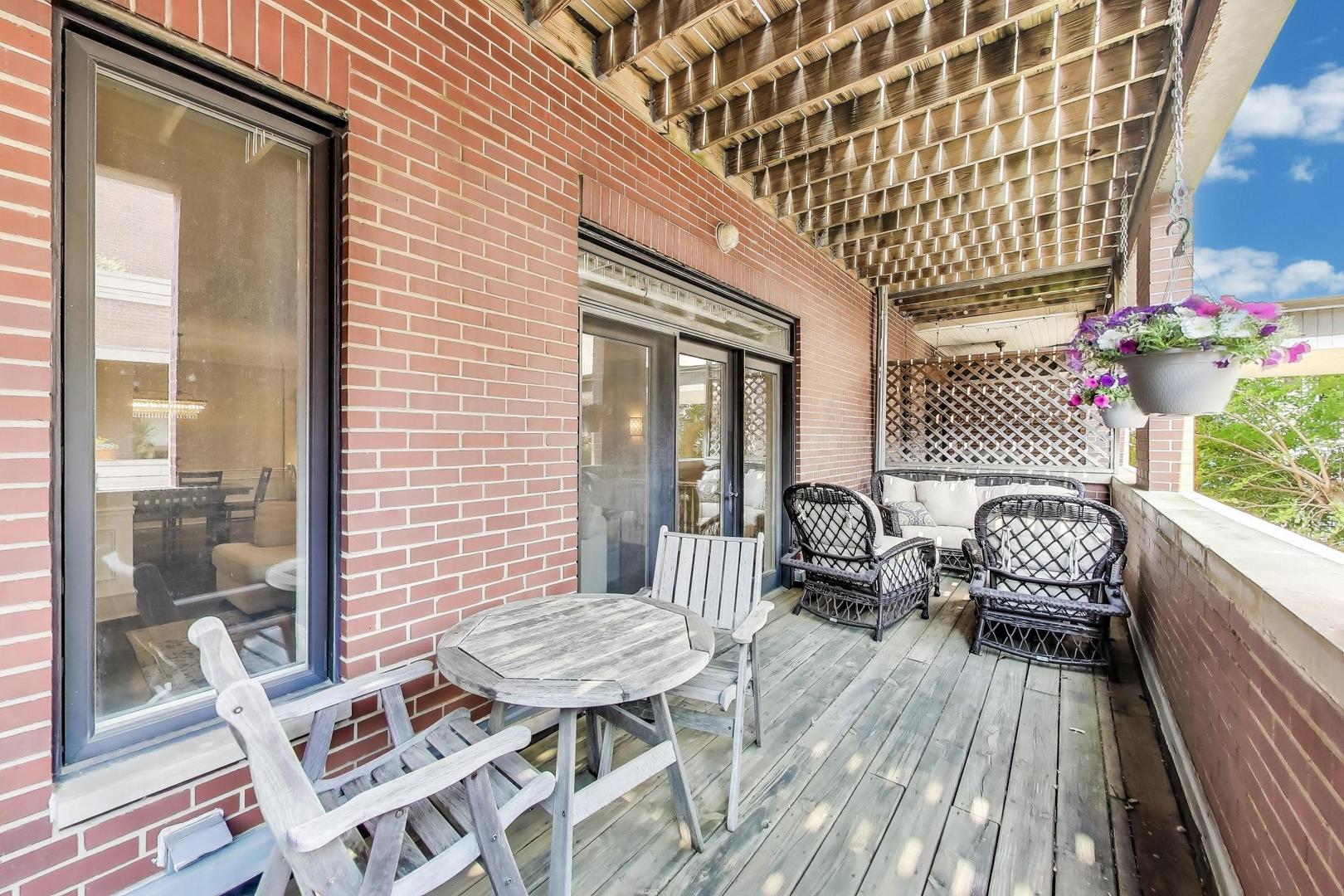 1910 W Addison Street Unit: F