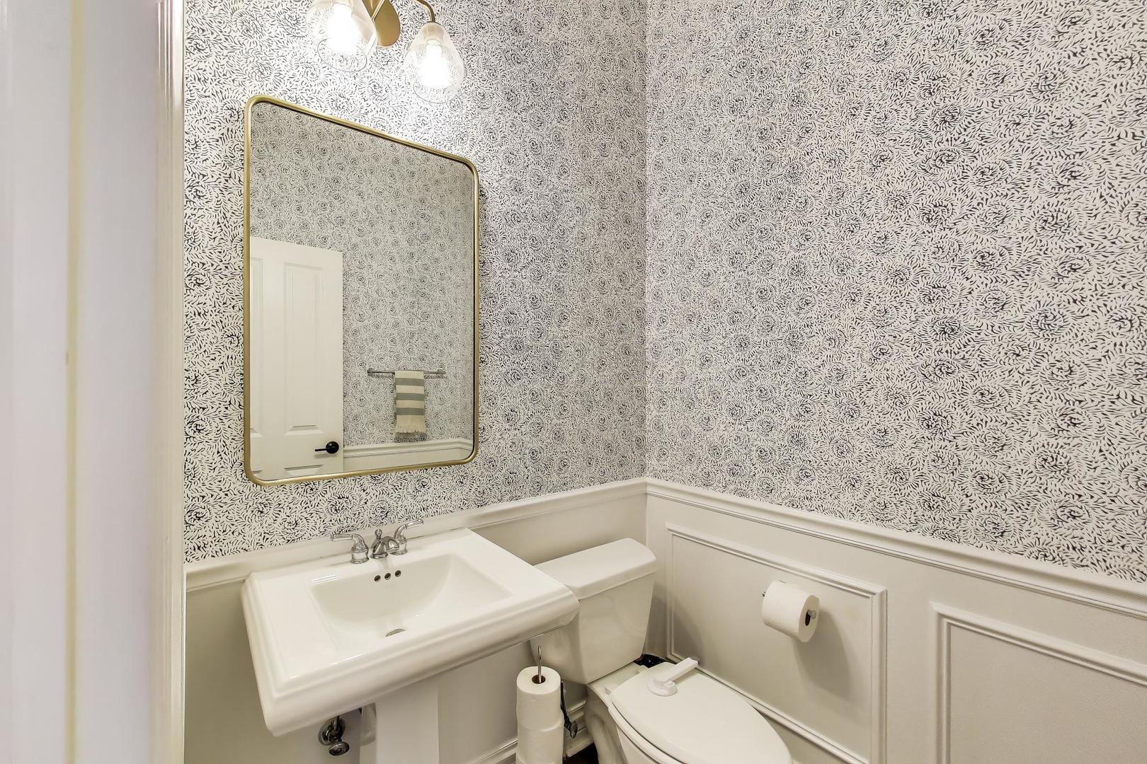 1910 W Addison Street Unit: F