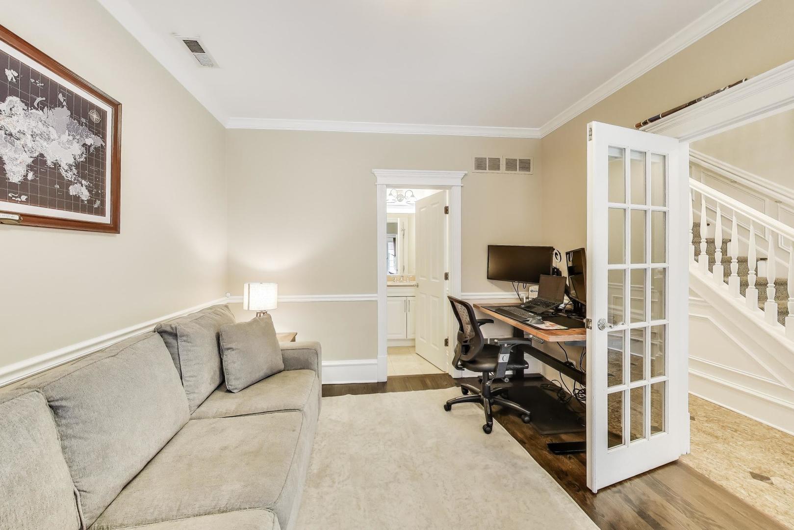 1910 W Addison Street Unit: F