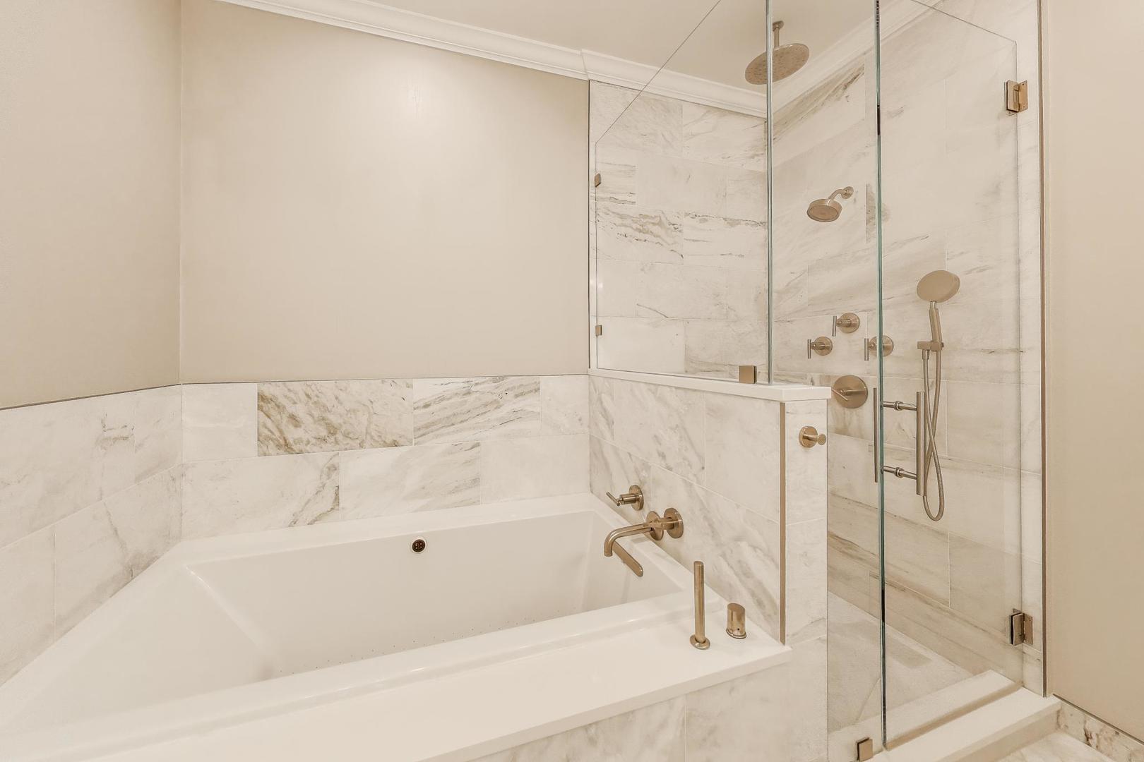 1910 W Addison Street Unit: F