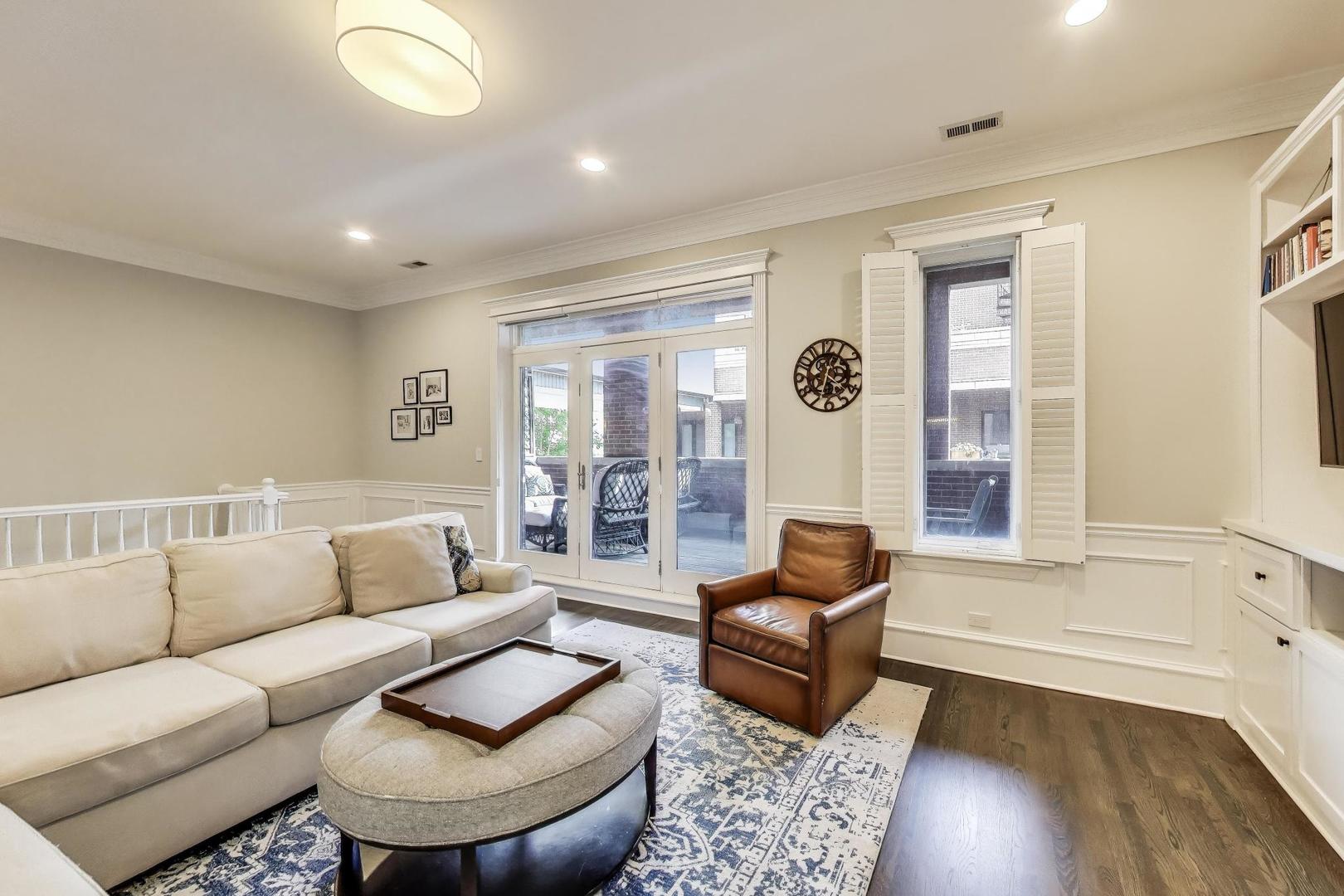 1910 W Addison Street Unit: F