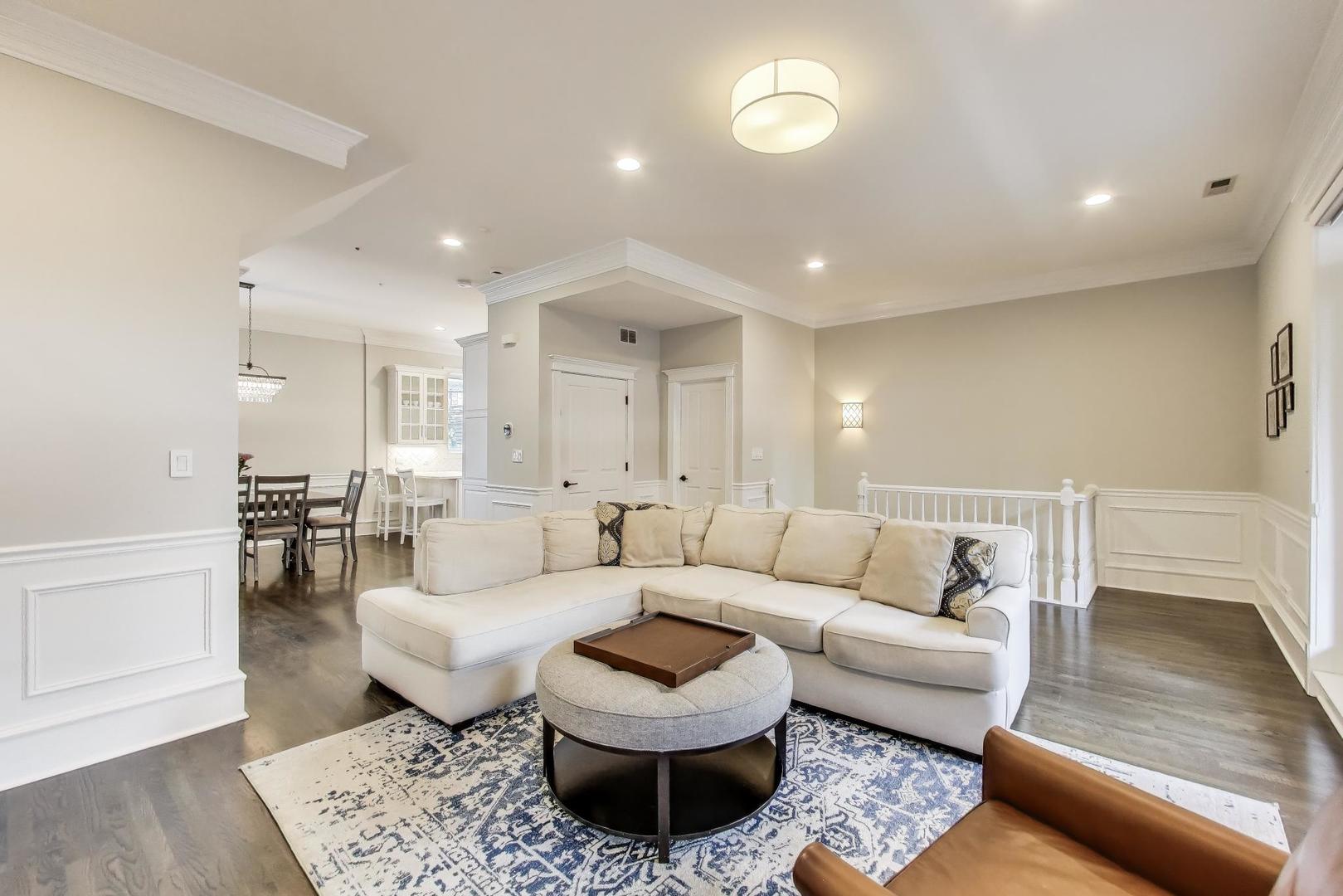 1910 W Addison Street Unit: F