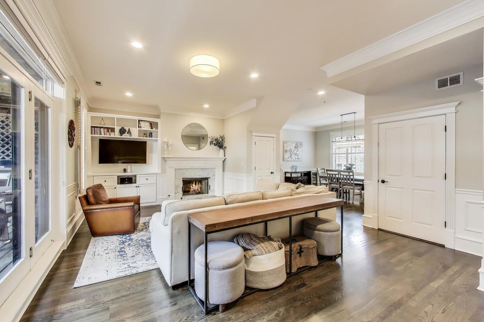 1910 W Addison Street Unit: F