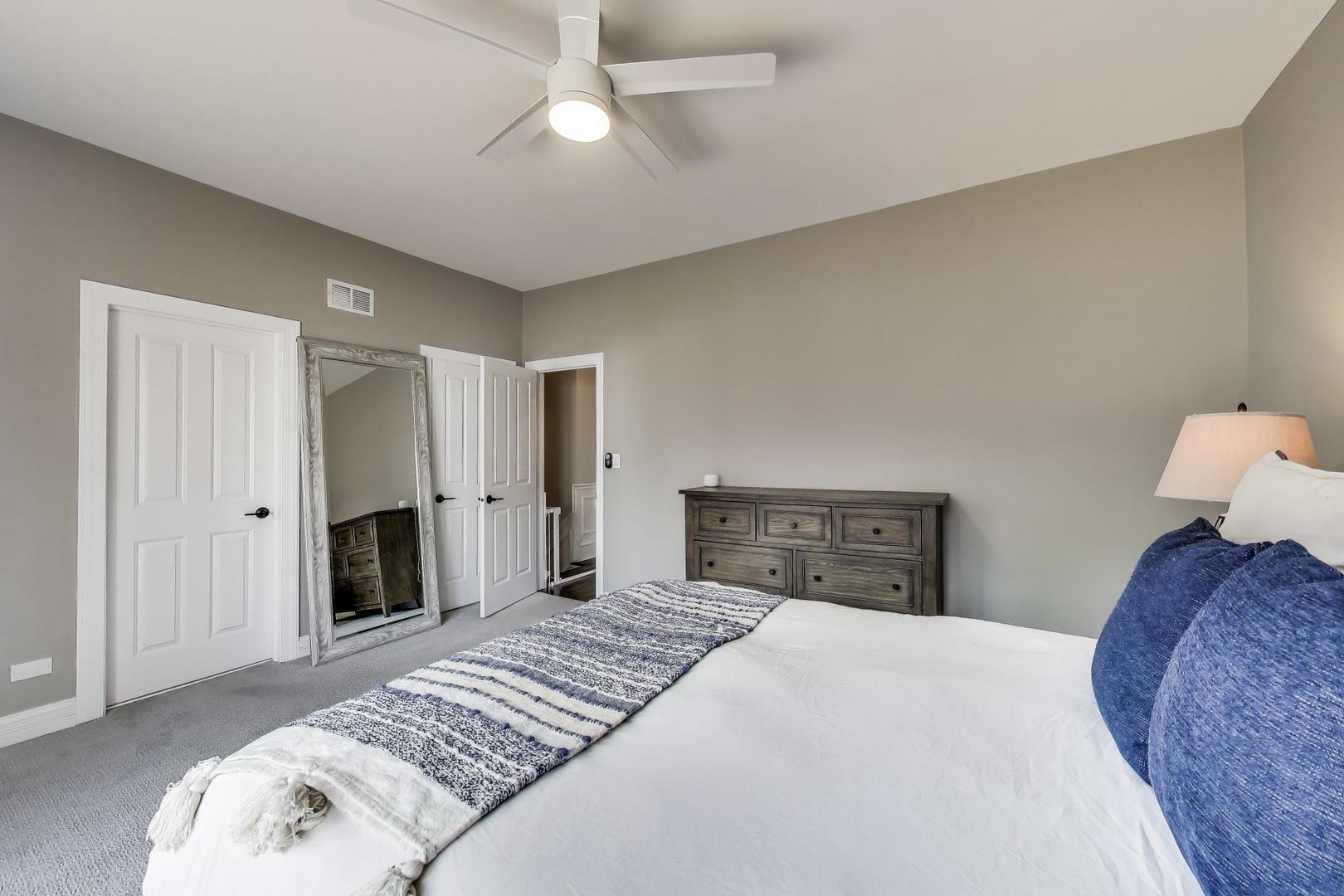 1910 W Addison Street Unit: F