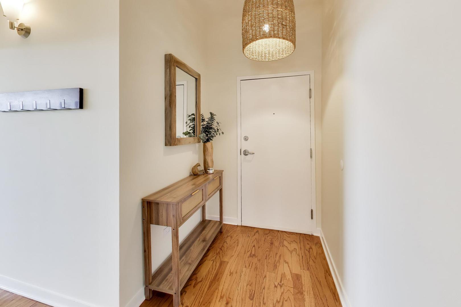 3741 N WOLCOTT Avenue Unit: 13