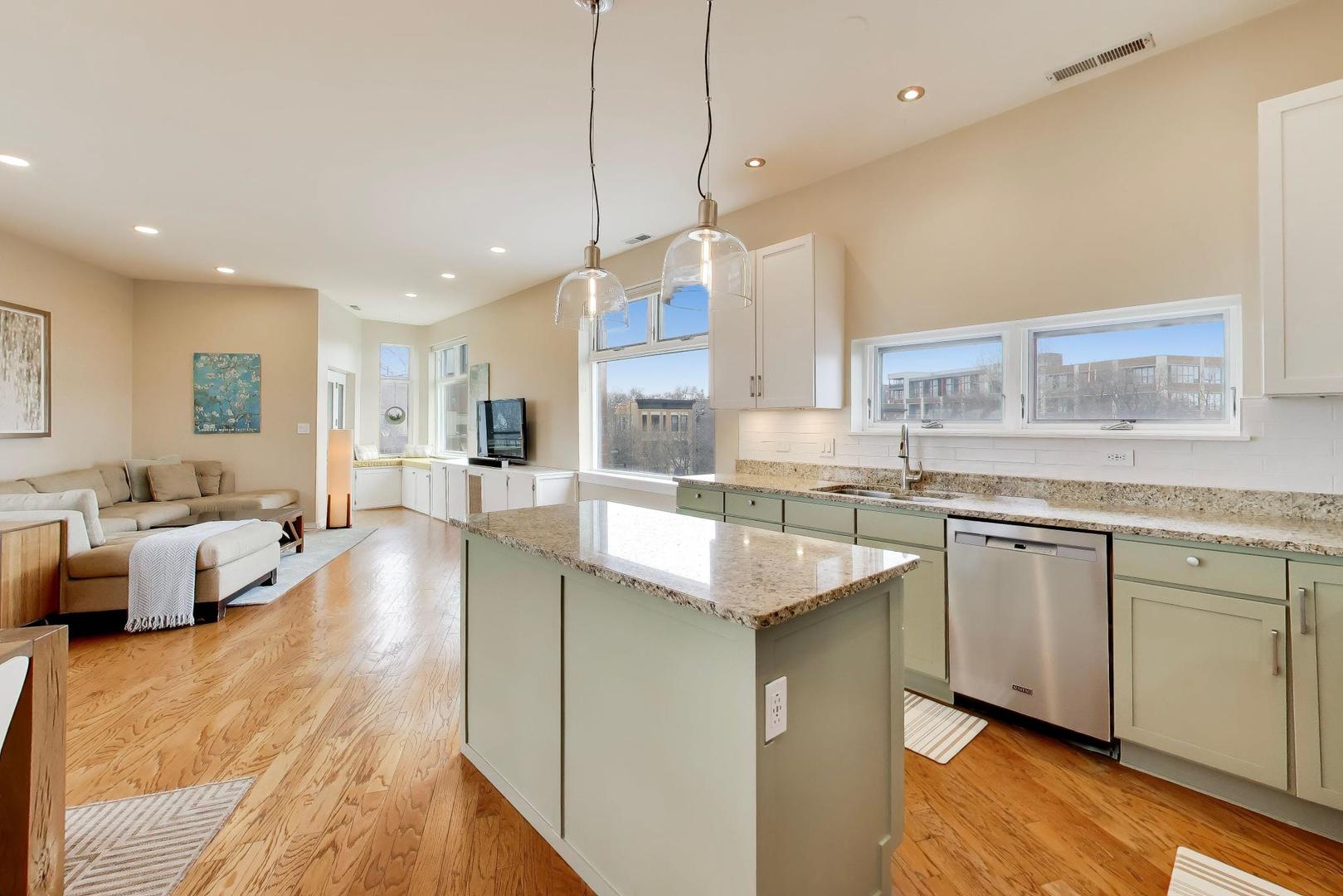 3741 N WOLCOTT Avenue Unit: 13