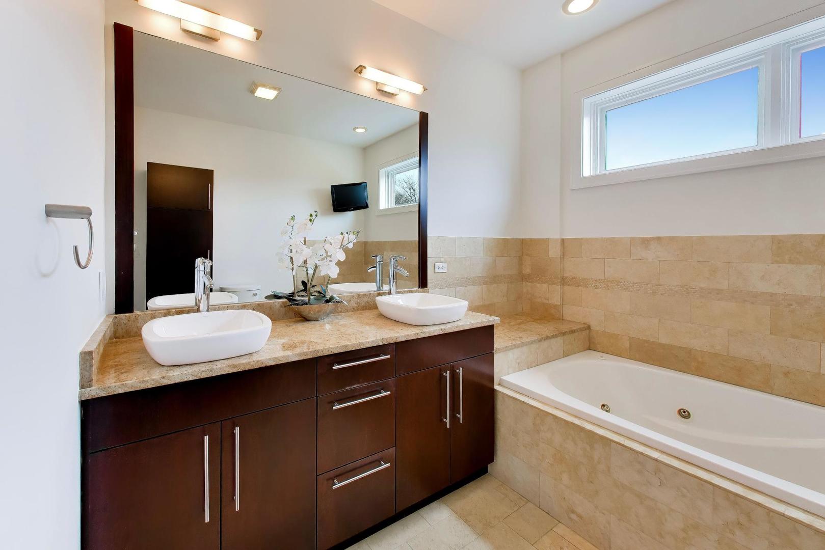 3407 N Bell Avenue Unit: B