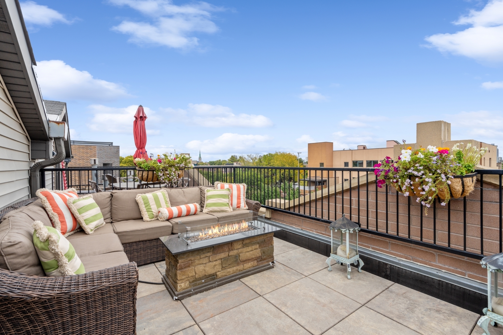 2530 N ASHLAND Avenue Unit: 3S